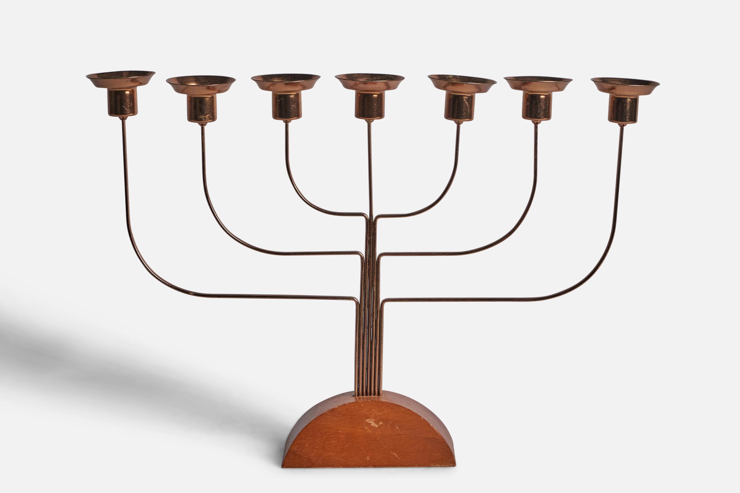 Candelabro de cobre y olmo diseñado y fabricado en Suecia, década de 1940.

Sujeta velas de 0.65
