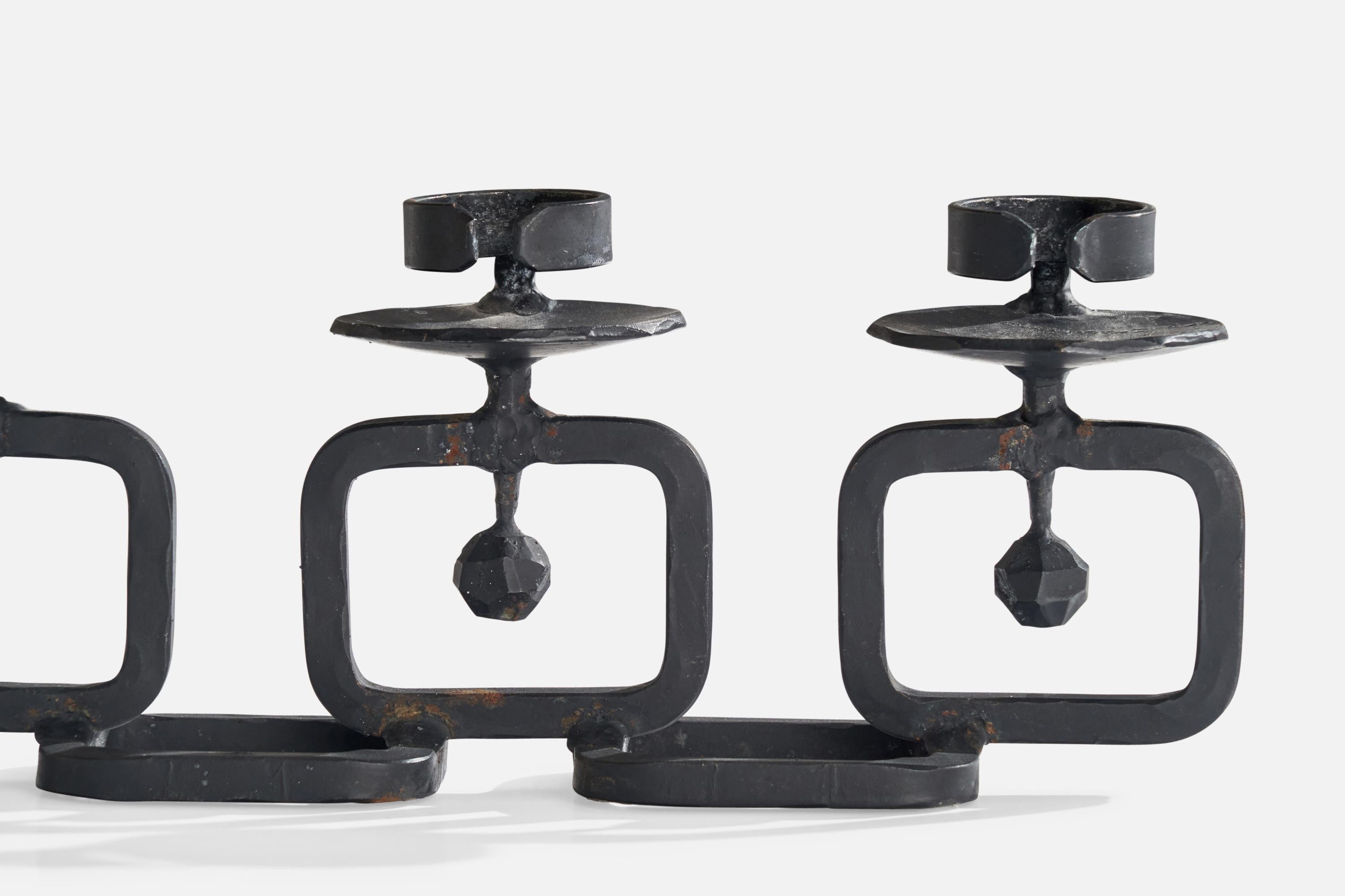 Metà XX secolo Designer svedese, candelabro, ferro, Svezia, anni '1960 in vendita