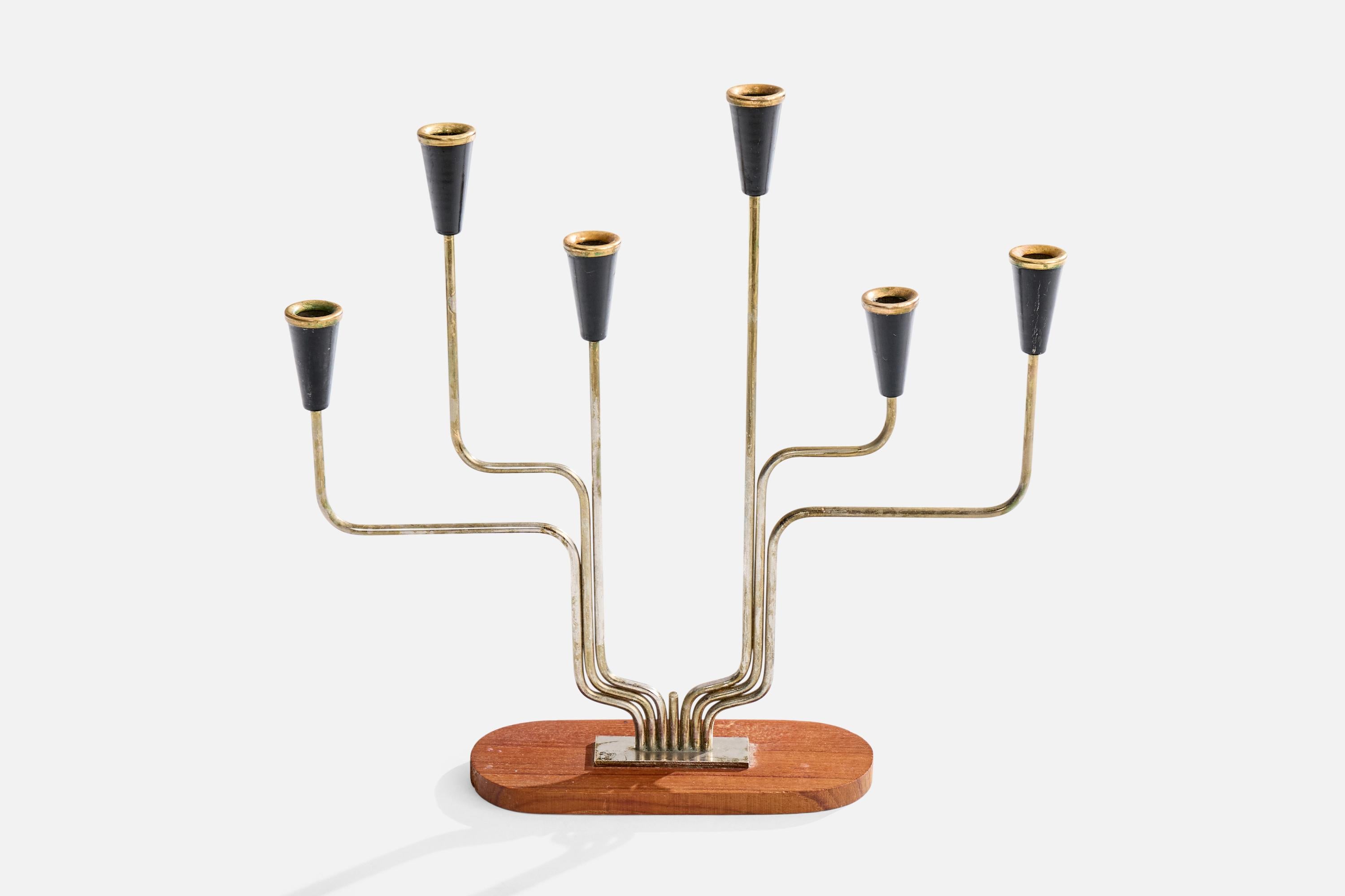 Mid-Century Modern Designer suédois, chandelier, métal, laiton, teck, Suède, années 1950 en vente