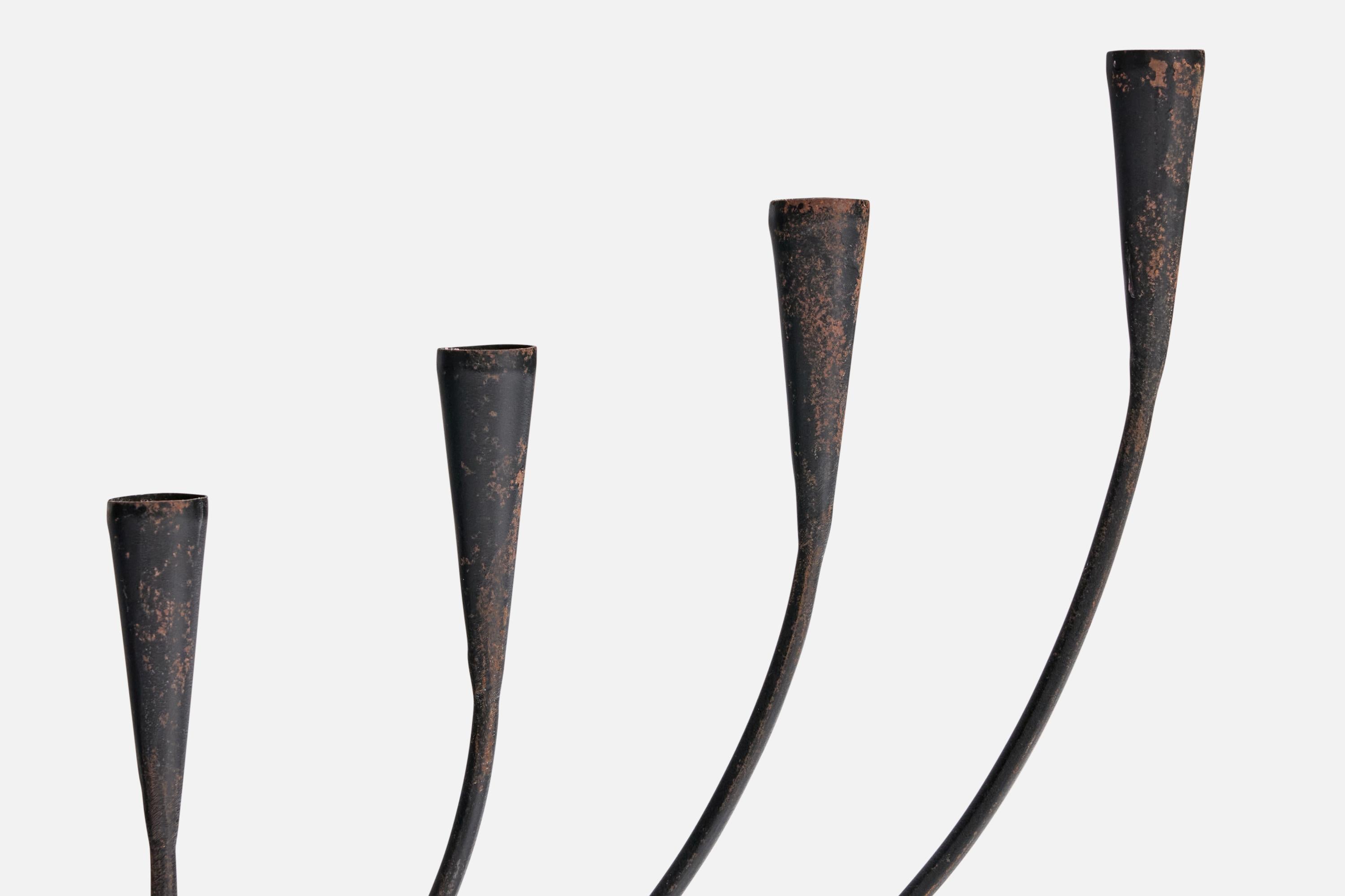 Metà XX secolo Candelabro di design svedese, ferro dipinto, Svezia, anni '1960 in vendita