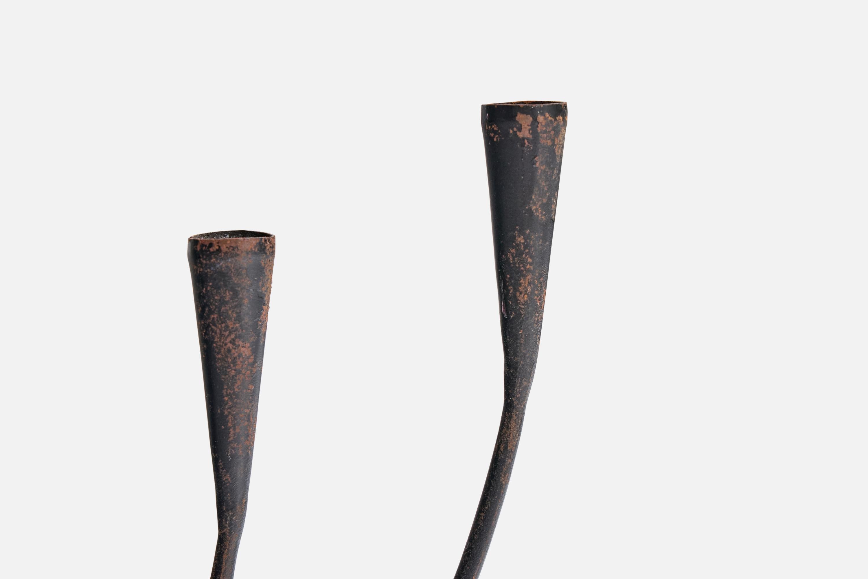 Ferro Candelabro di design svedese, ferro dipinto, Svezia, anni '1960 in vendita