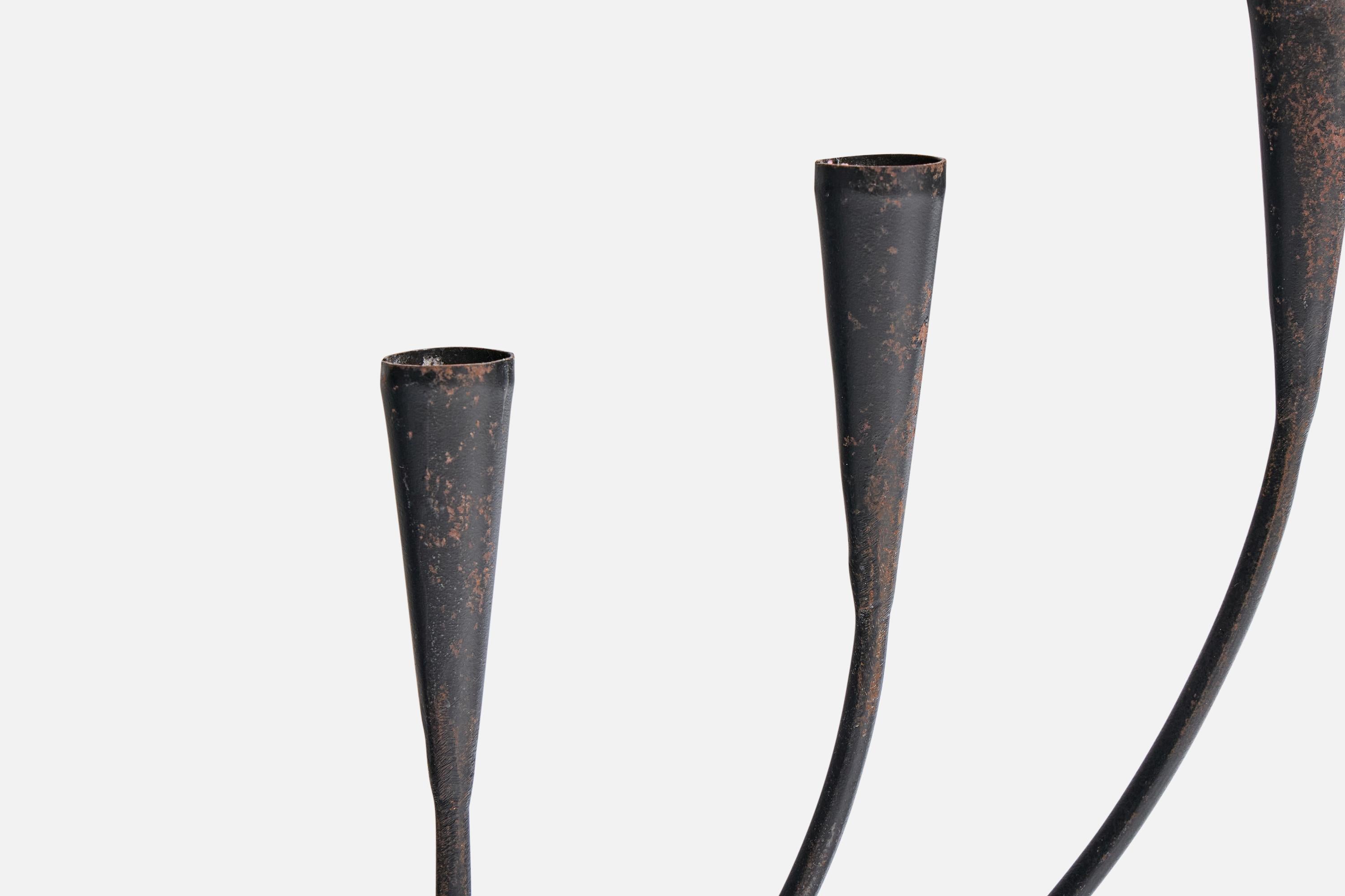 Candelabro di design svedese, ferro dipinto, Svezia, anni '1960 in vendita 1