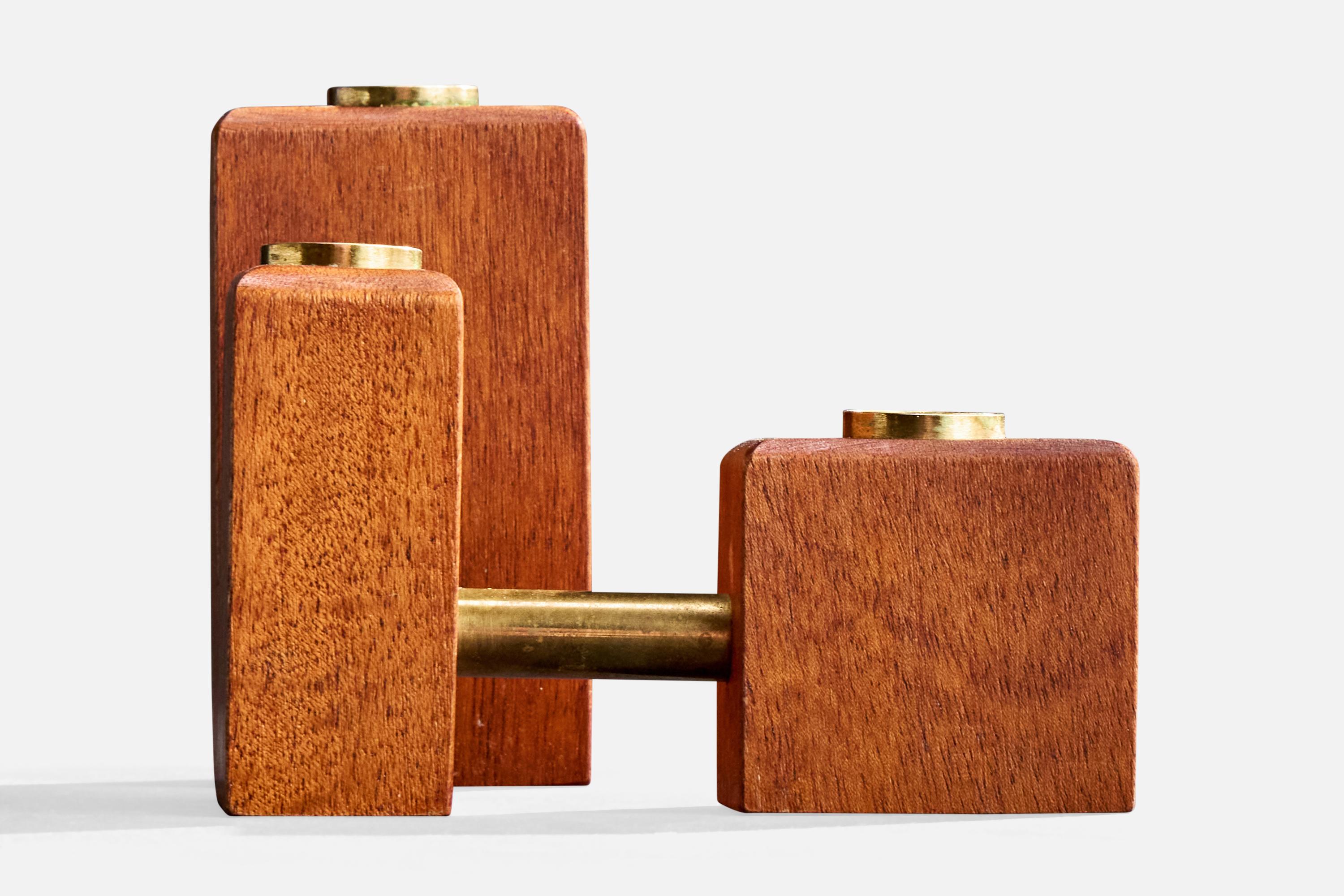 Metà XX secolo Candelabro di design svedese, teak, ottone, Svezia, anni '50 in vendita