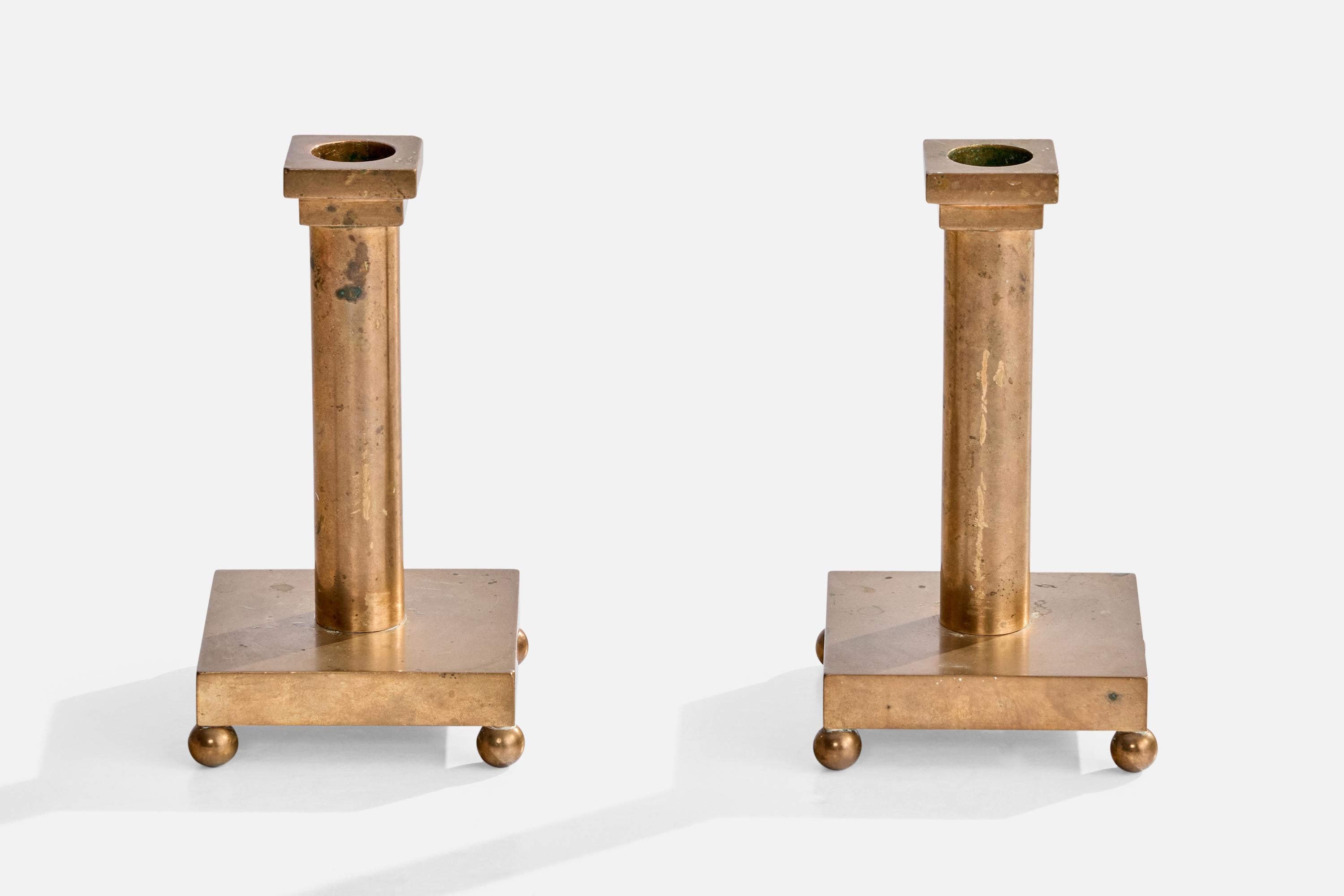 Scandinave moderne Designer suédois, chandeliers, laiton, Suède, années 1940 en vente