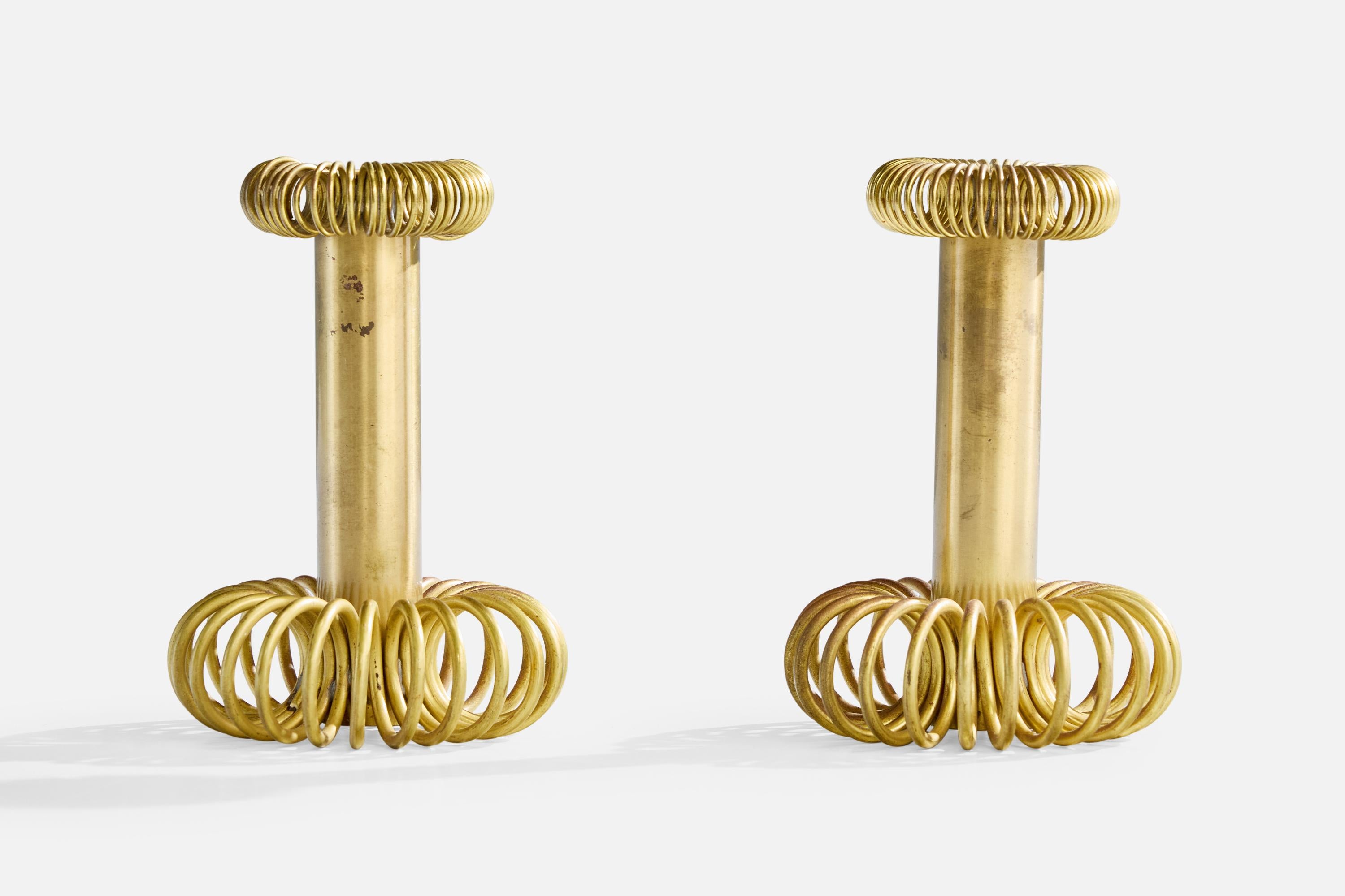 Diseñador sueco, candelabros, latón, Suecia, años 1950 Moderno de mediados de siglo en venta