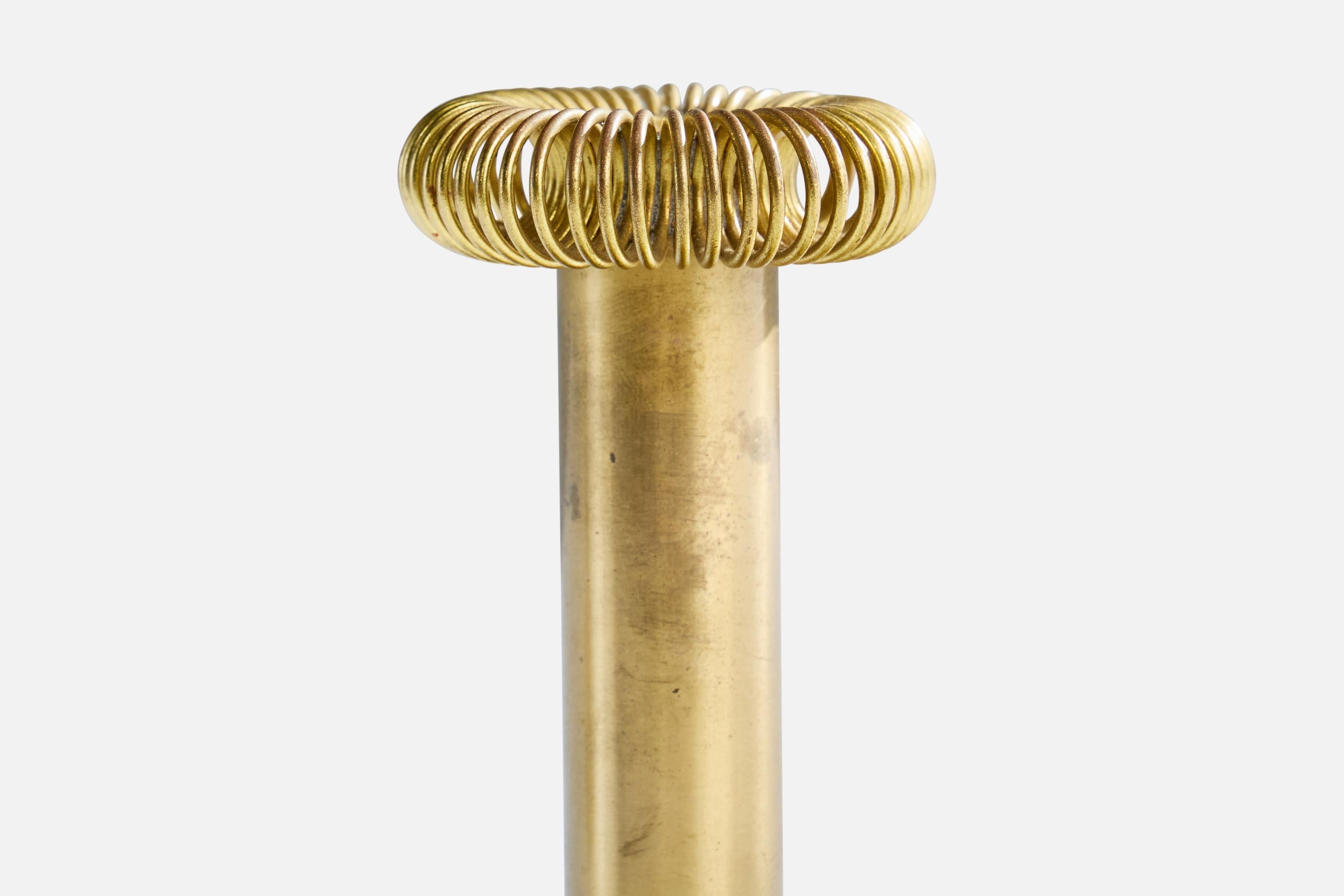 Diseñador sueco, candelabros, latón, Suecia, años 1950 en venta 1