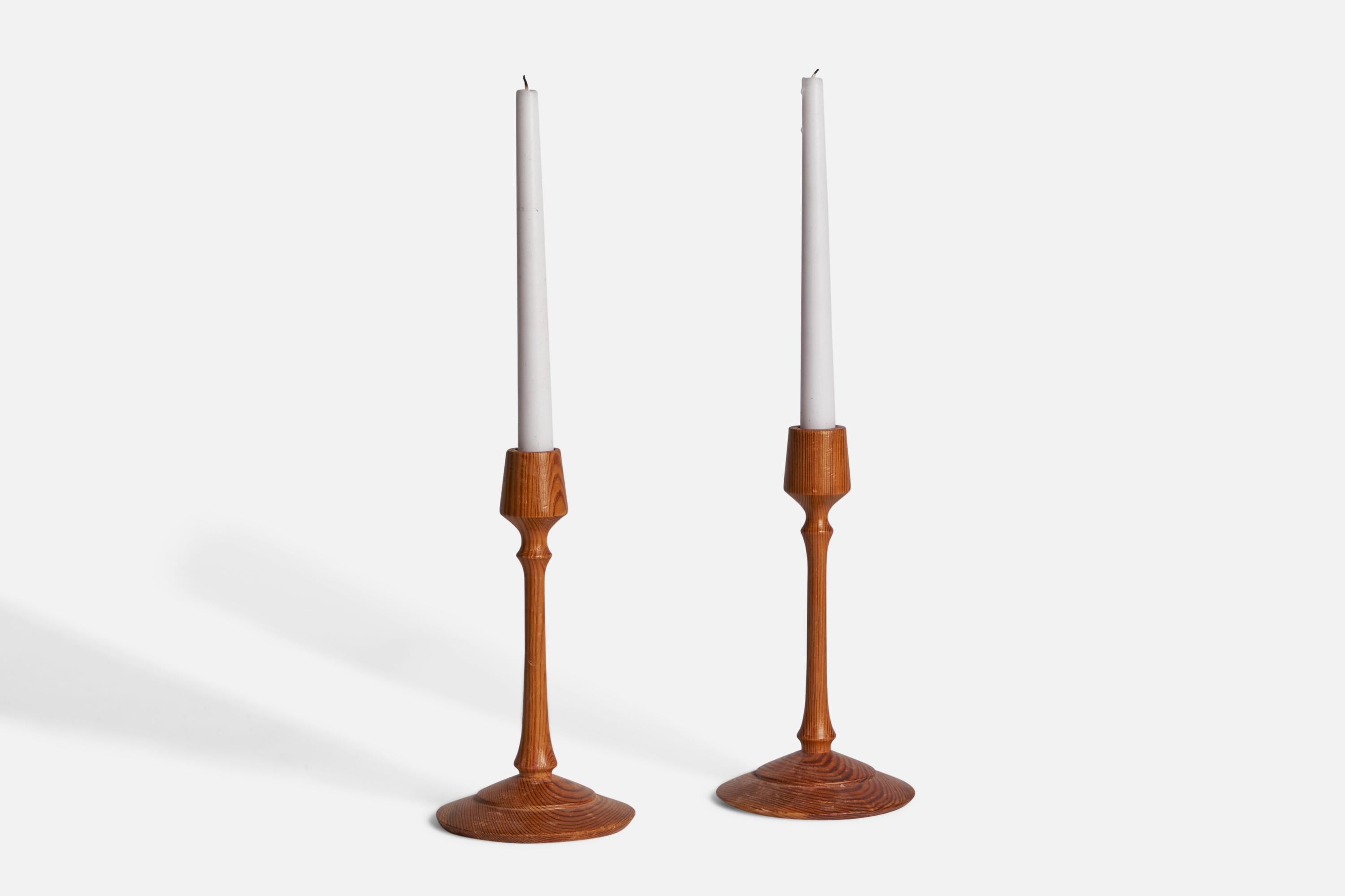 A pair of pine candlesticks designed and produced in Sweden, c. 1970s.

Fits 0.85” diameter candles