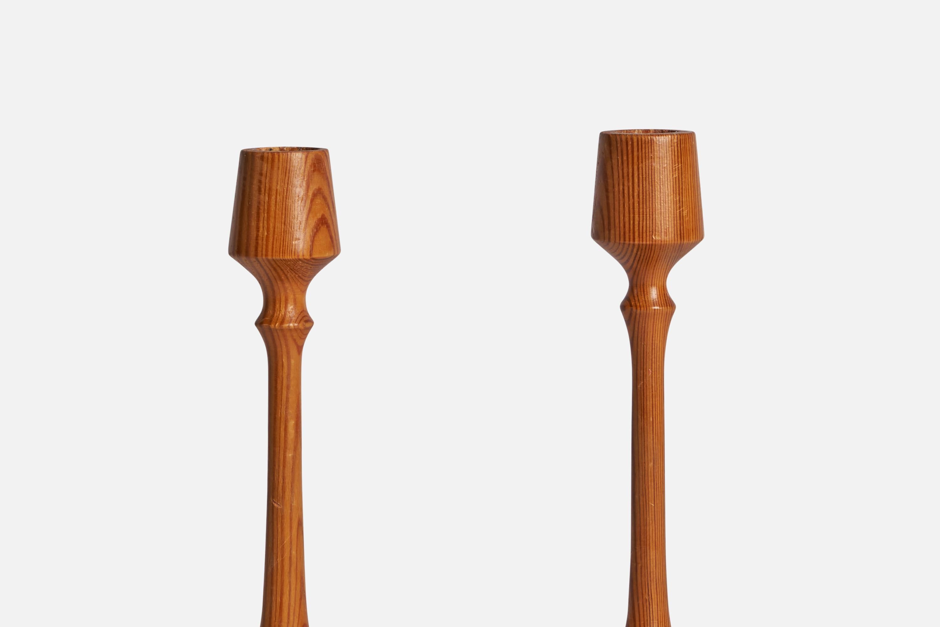 Swedish Designer, Candlesticks, Pine, Sweden, 1970s In Good Condition For Sale In High Point, NC