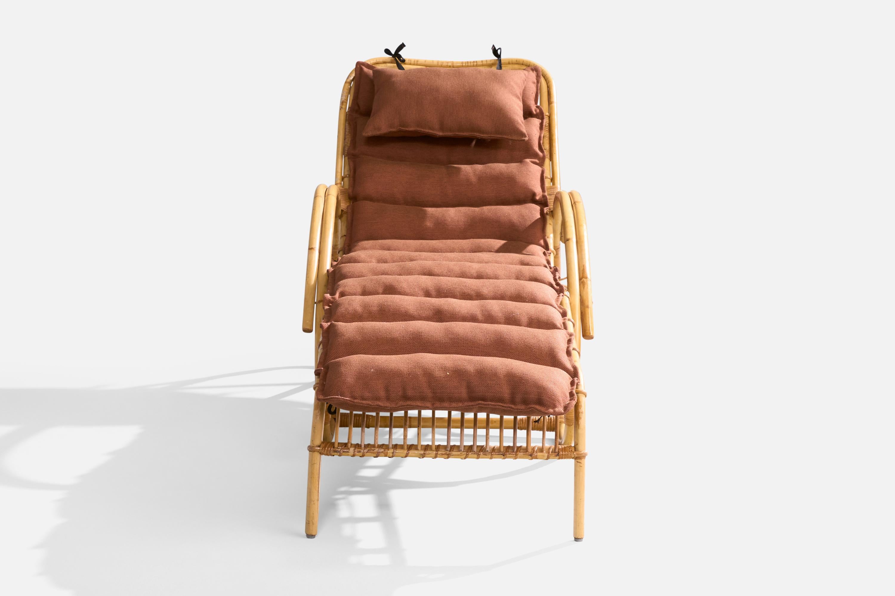 Diseñador sueco, Chaise Longue, bambú, ratán, tela, años 60 Tela en venta
