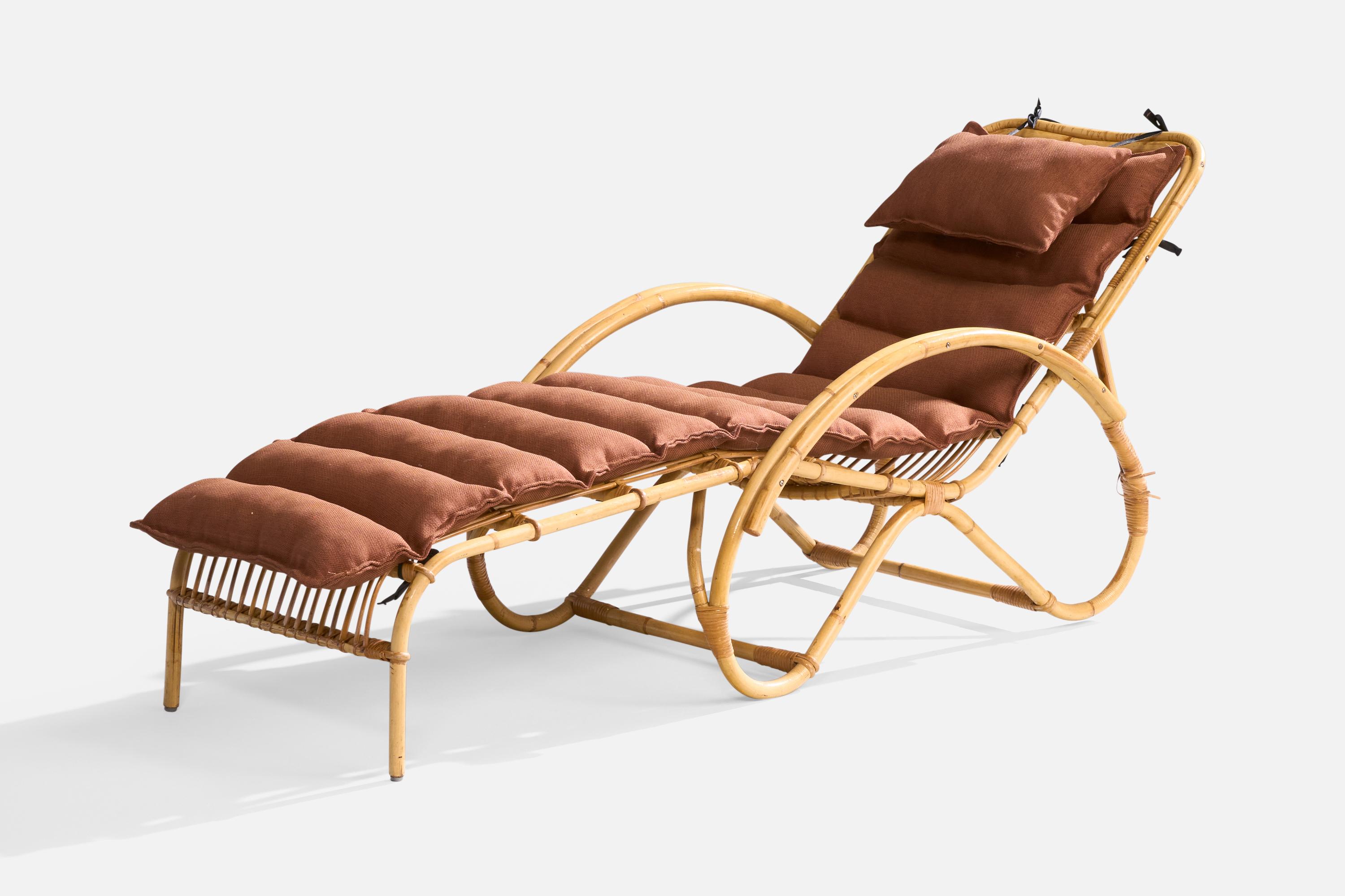 Diseñador sueco, Chaise Longue, bambú, ratán, tela, años 60 en venta 1