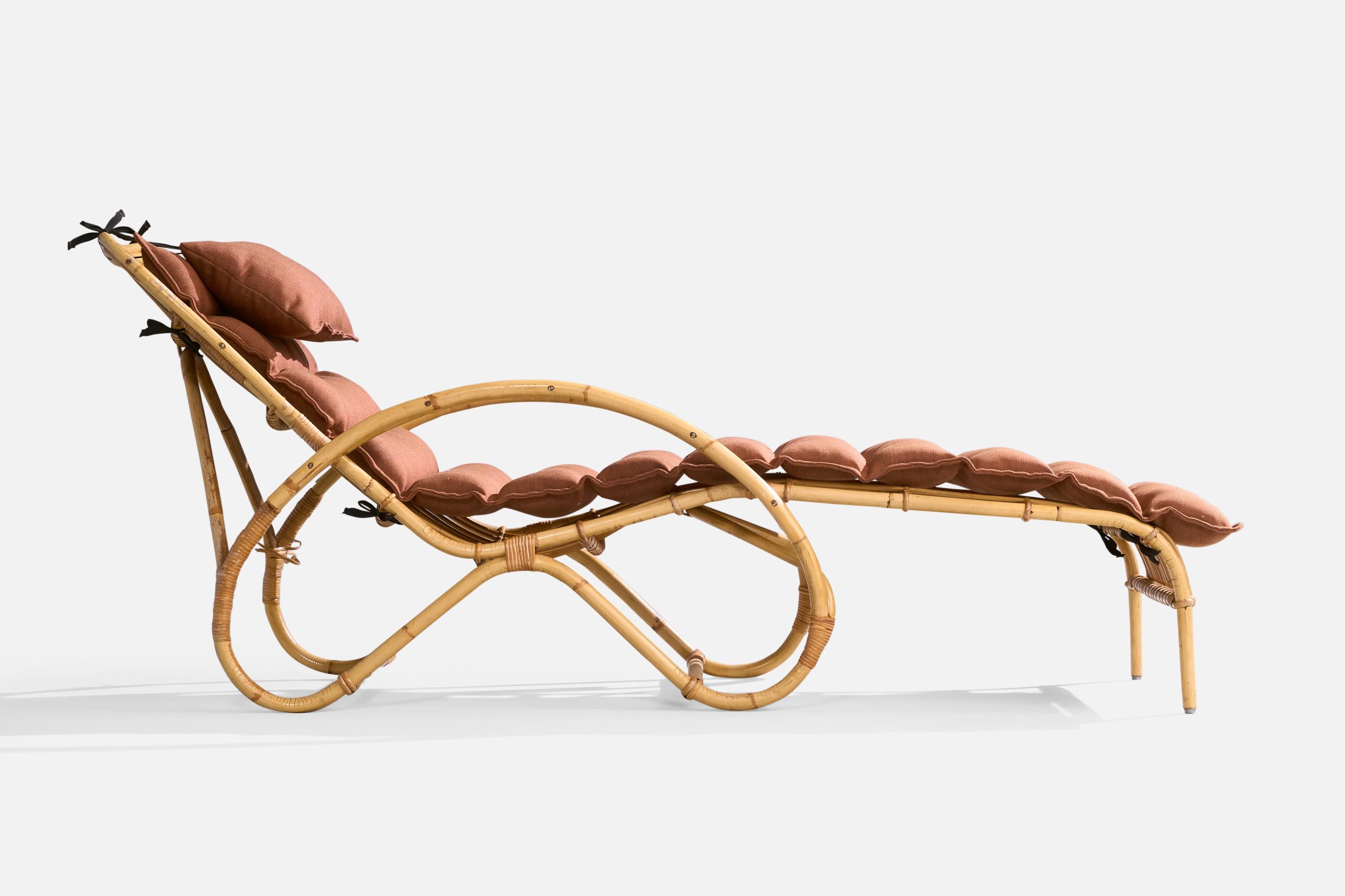 Diseñador sueco, Chaise Longue, bambú, ratán, tela, años 60 en venta 3