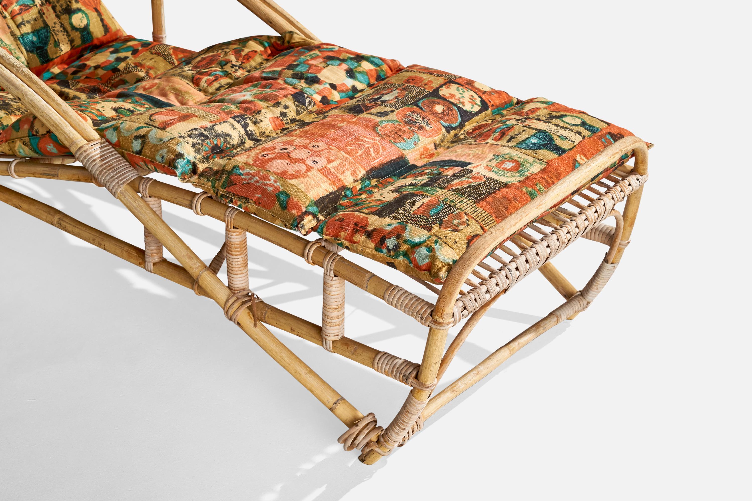 Suédois Designer suédois, chaise longue, bambou, rotin, bois, tissu, Suède, années 1940 en vente