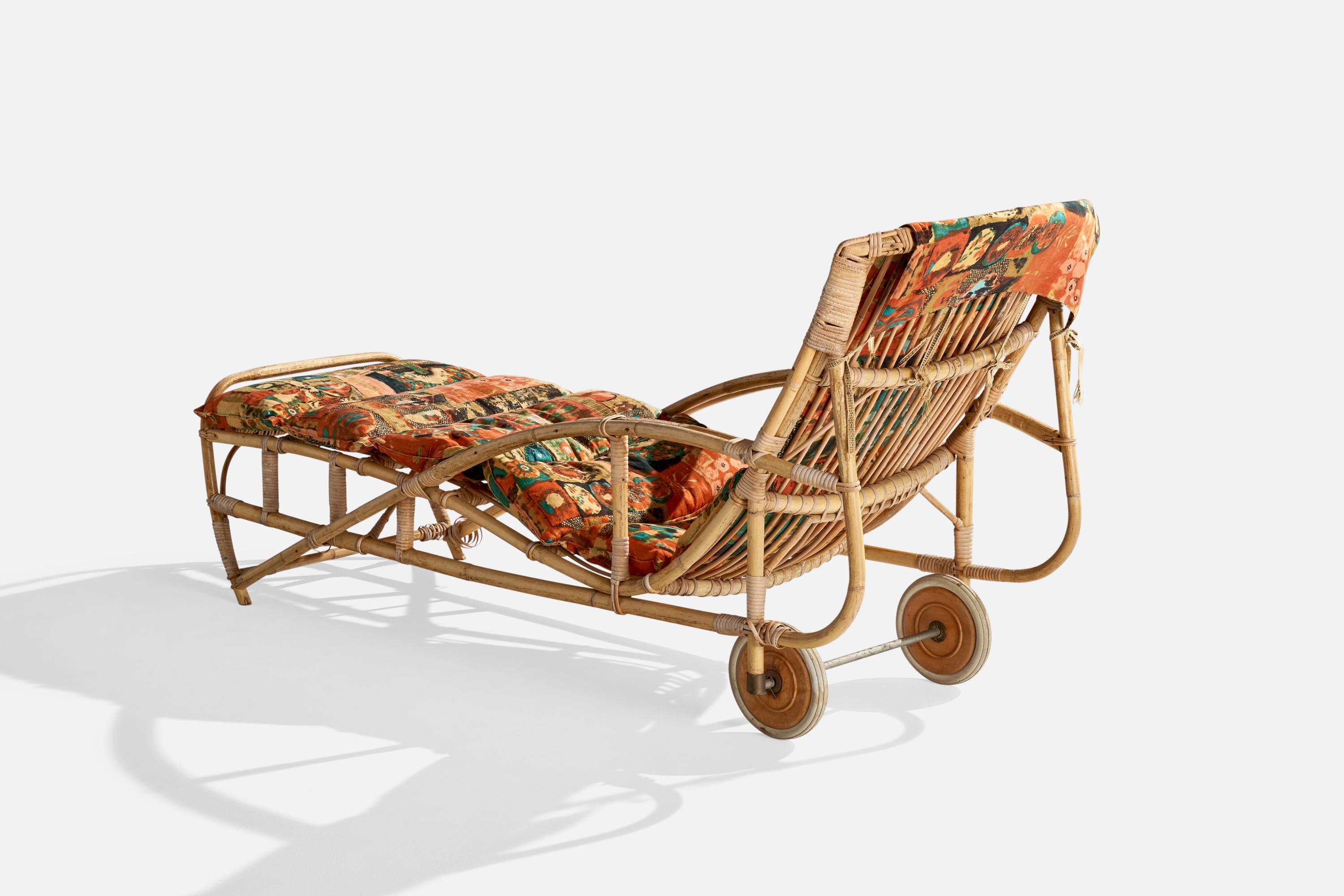 Designer suédois, chaise longue, bambou, rotin, bois, tissu, Suède, années 1940 en vente 1