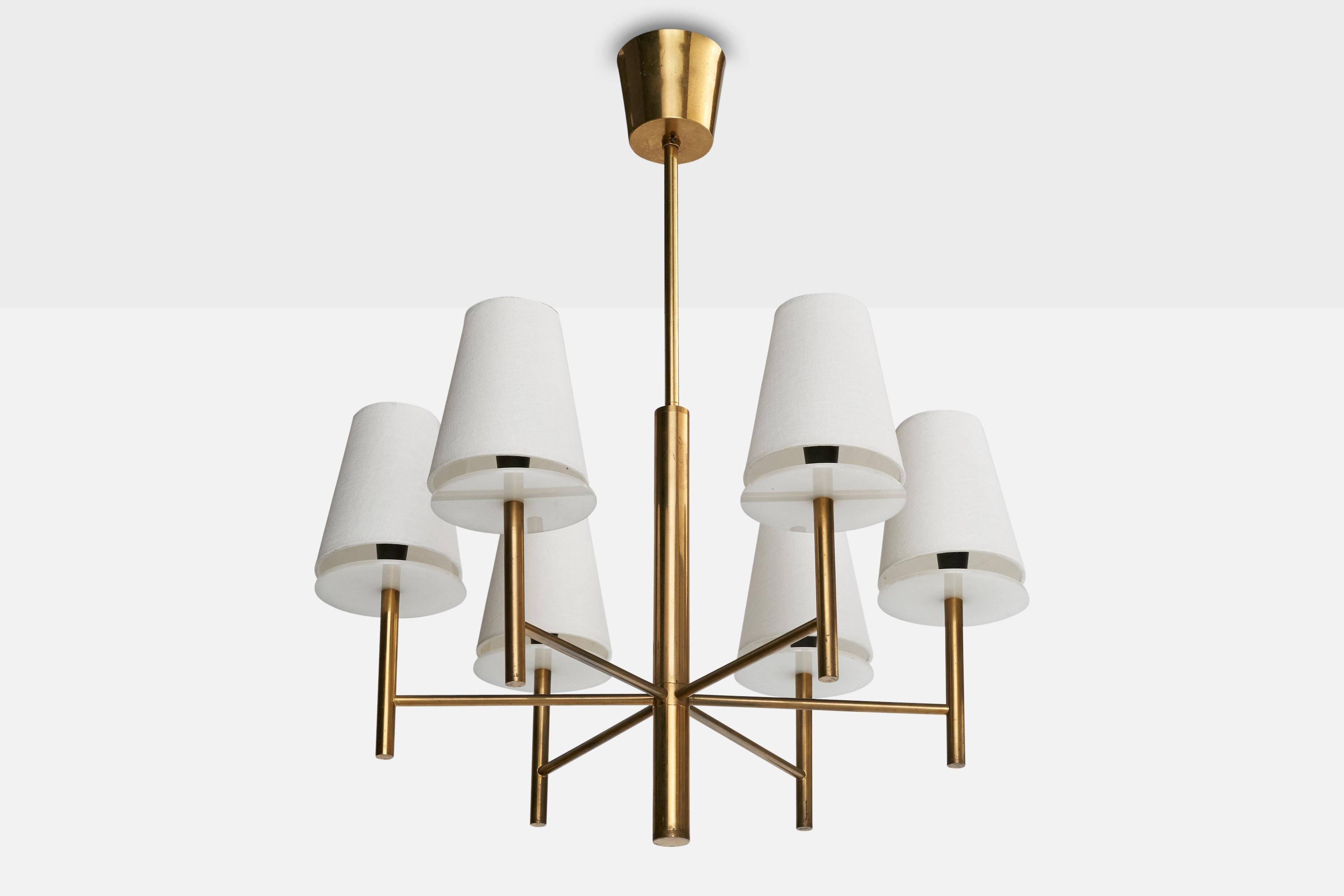 Lampadario in ottone, acrilico e tessuto bianco progettato e prodotto in Svezia, anni '60 circa.

Dimensioni complessive (pollici): 33,75 