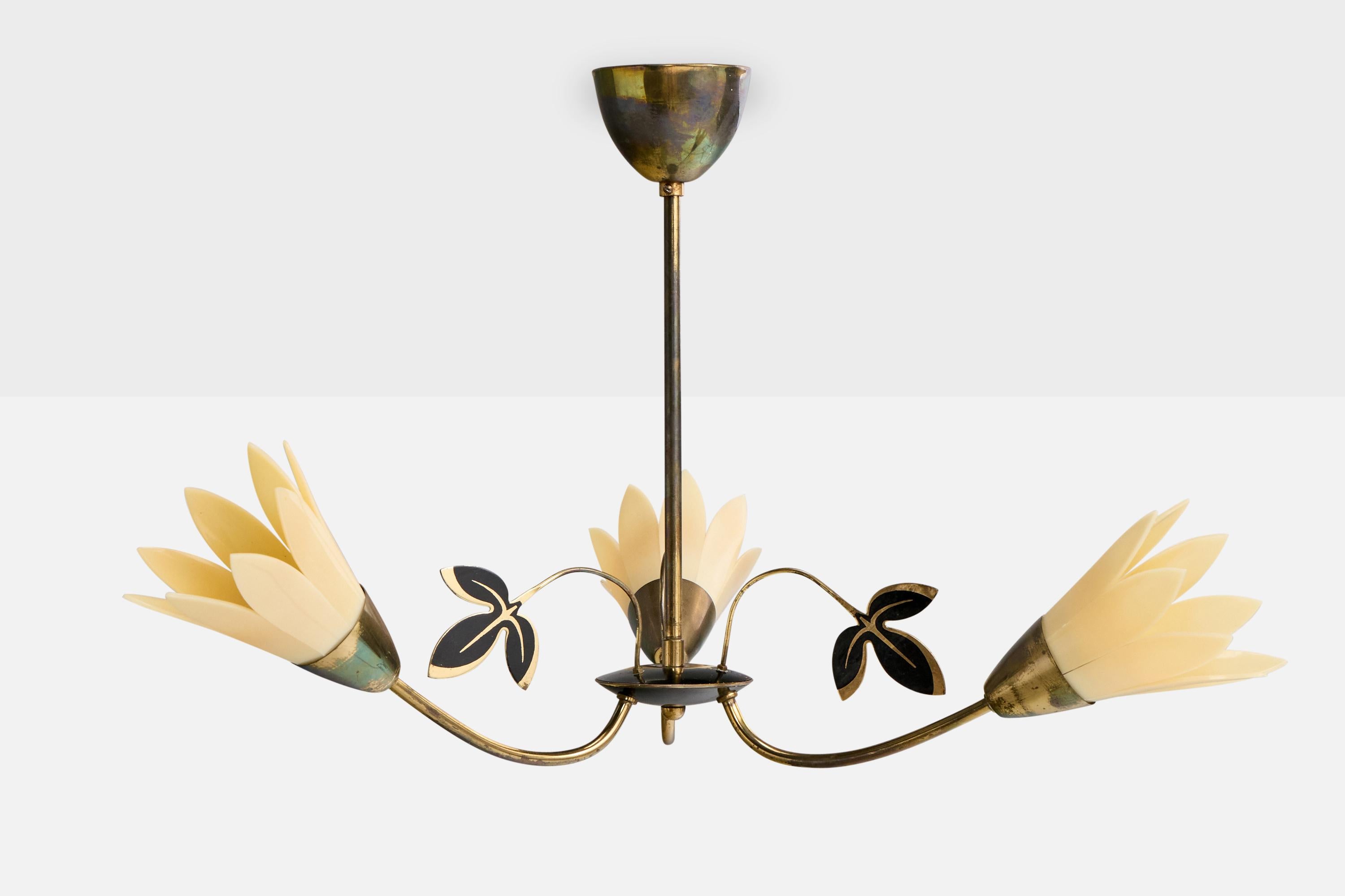 Mid-Century Modern Designer suédois, lustre, laiton, acrylique, Suède, années 1970
