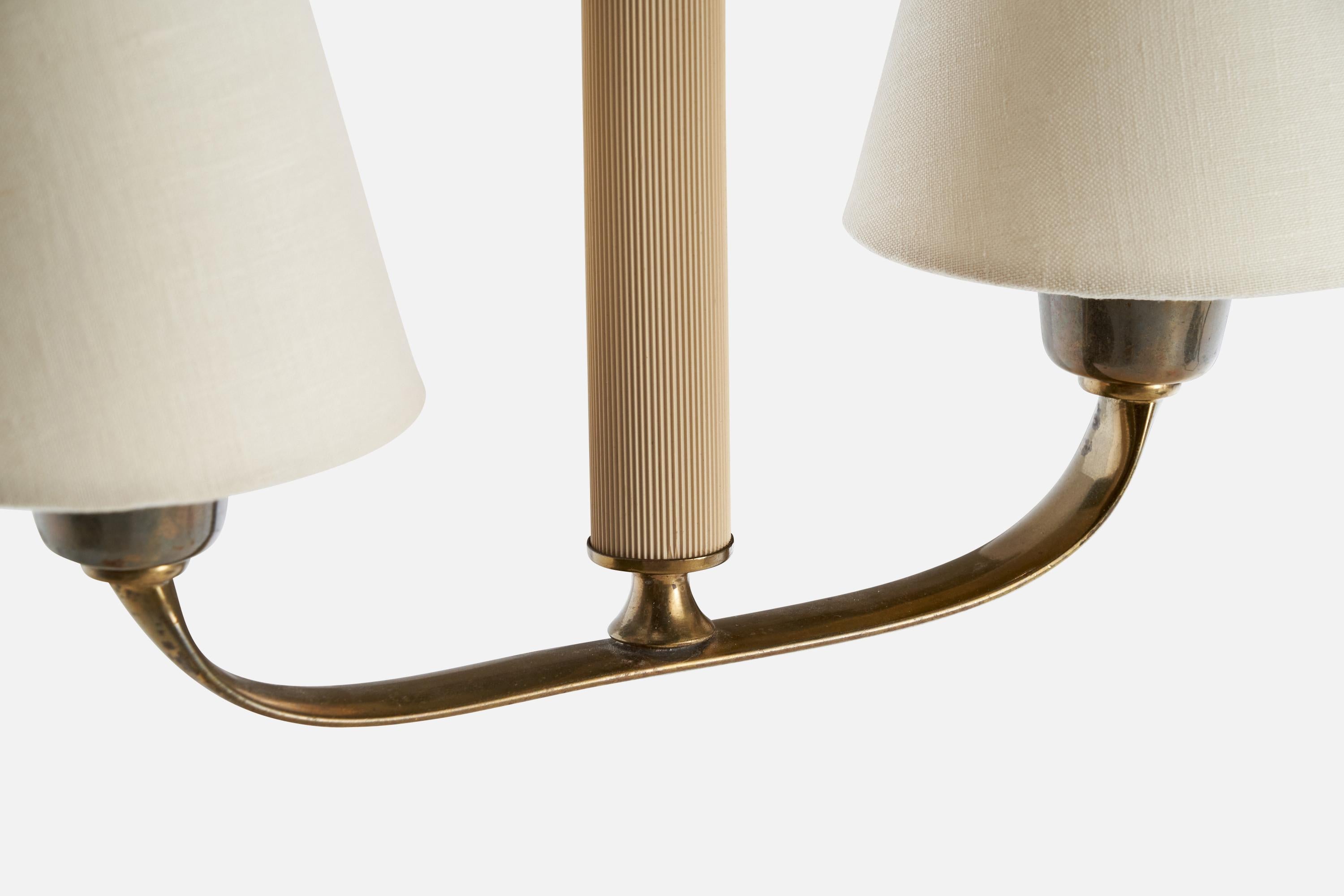 Scandinave moderne Designer suédois, lustre, laiton, bakélite, tissu, Suède, années 1940 en vente