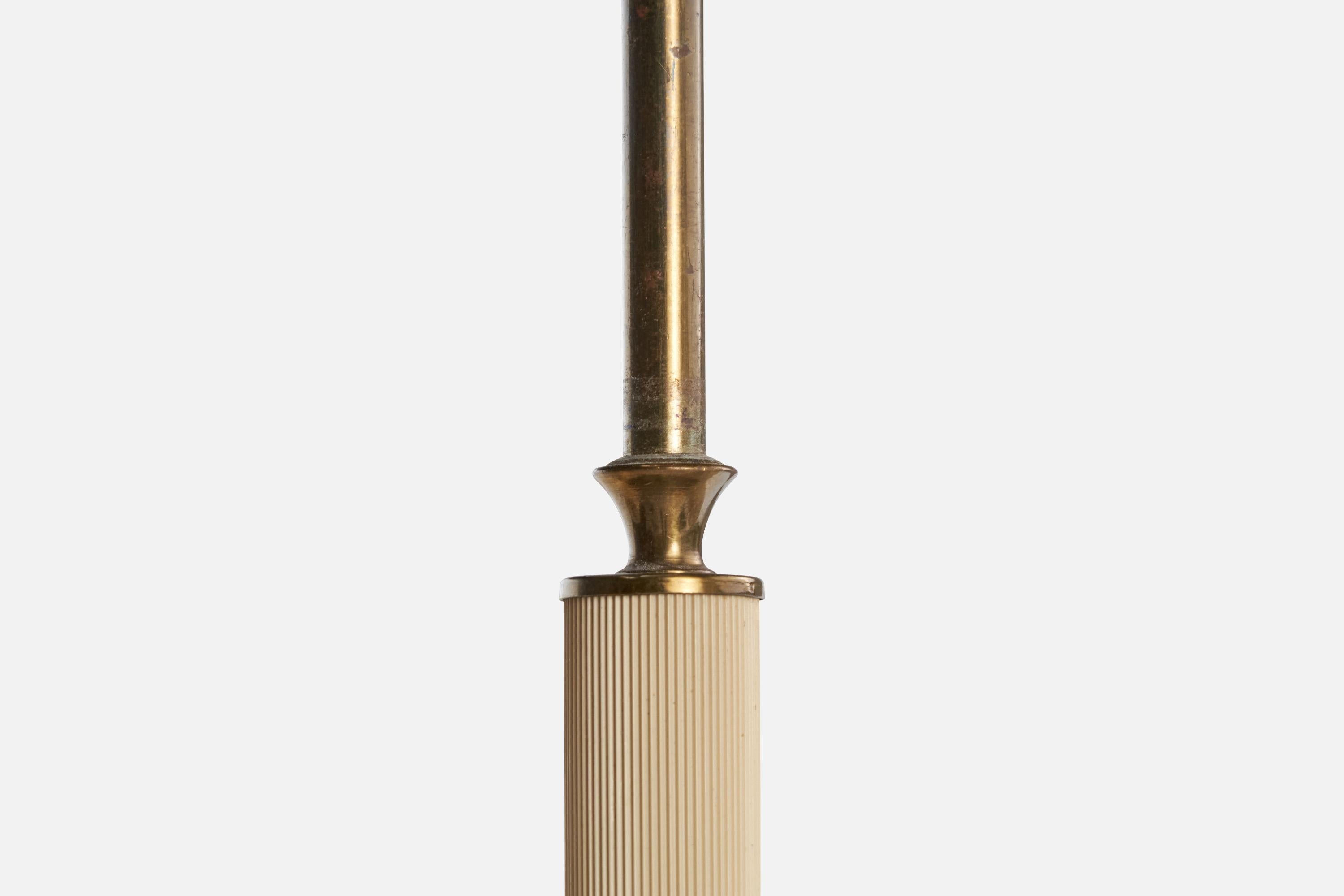 Suédois Designer suédois, lustre, laiton, bakélite, tissu, Suède, années 1940 en vente