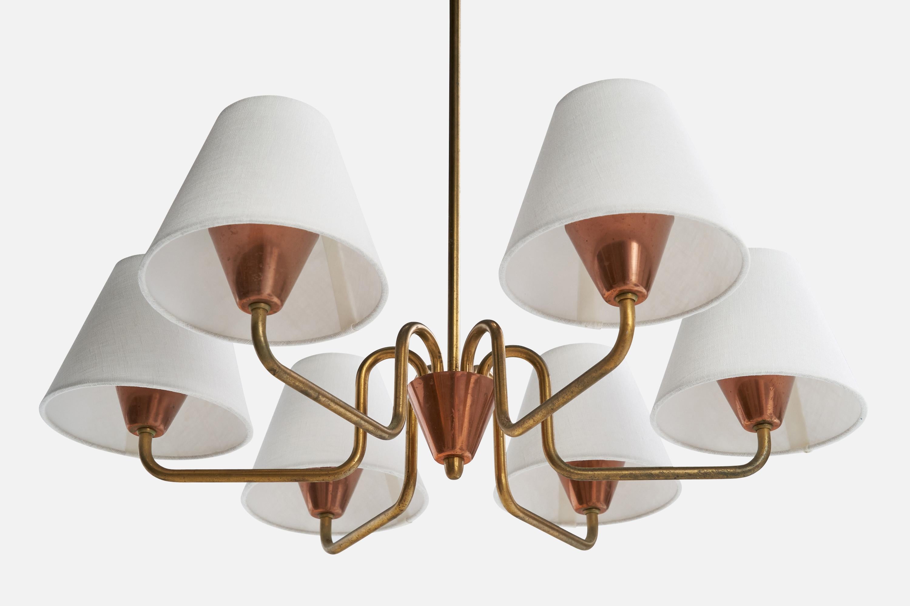 Designer suédois, lustre, laiton, cuivre, tissu, Suède, années 1950 Bon état - En vente à High Point, NC