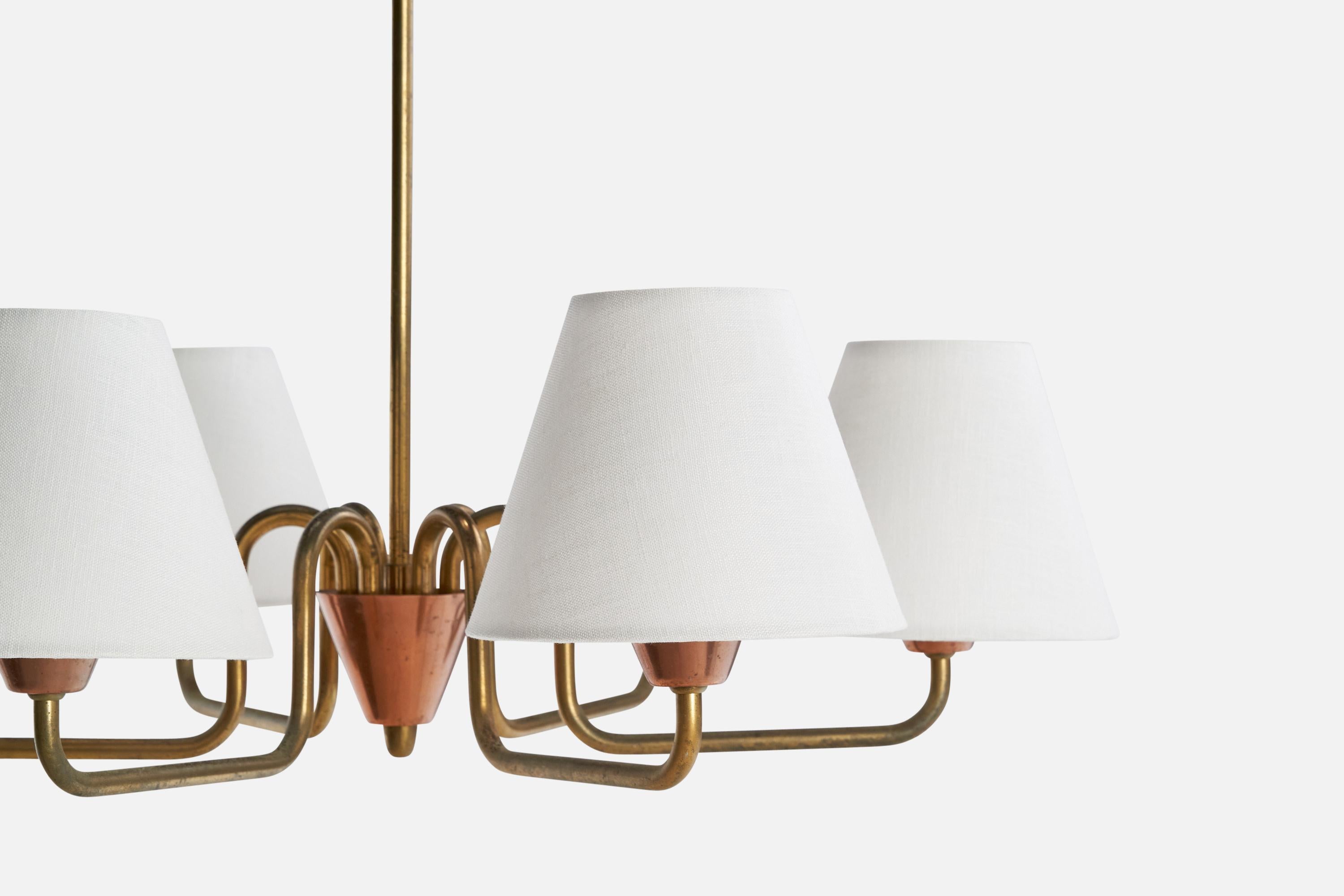 Milieu du XXe siècle Designer suédois, lustre, laiton, cuivre, tissu, Suède, années 1950 en vente