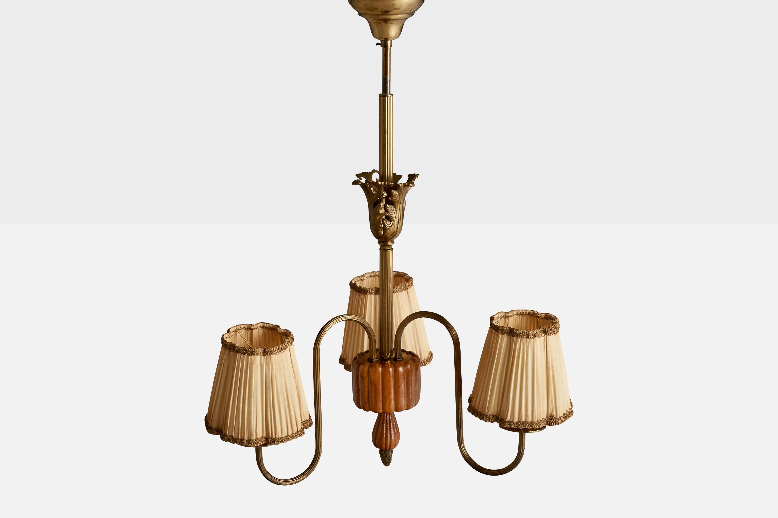 Svedese Lampadario di design svedese, ottone, olmo, tessuto, Svezia, anni '40 in vendita