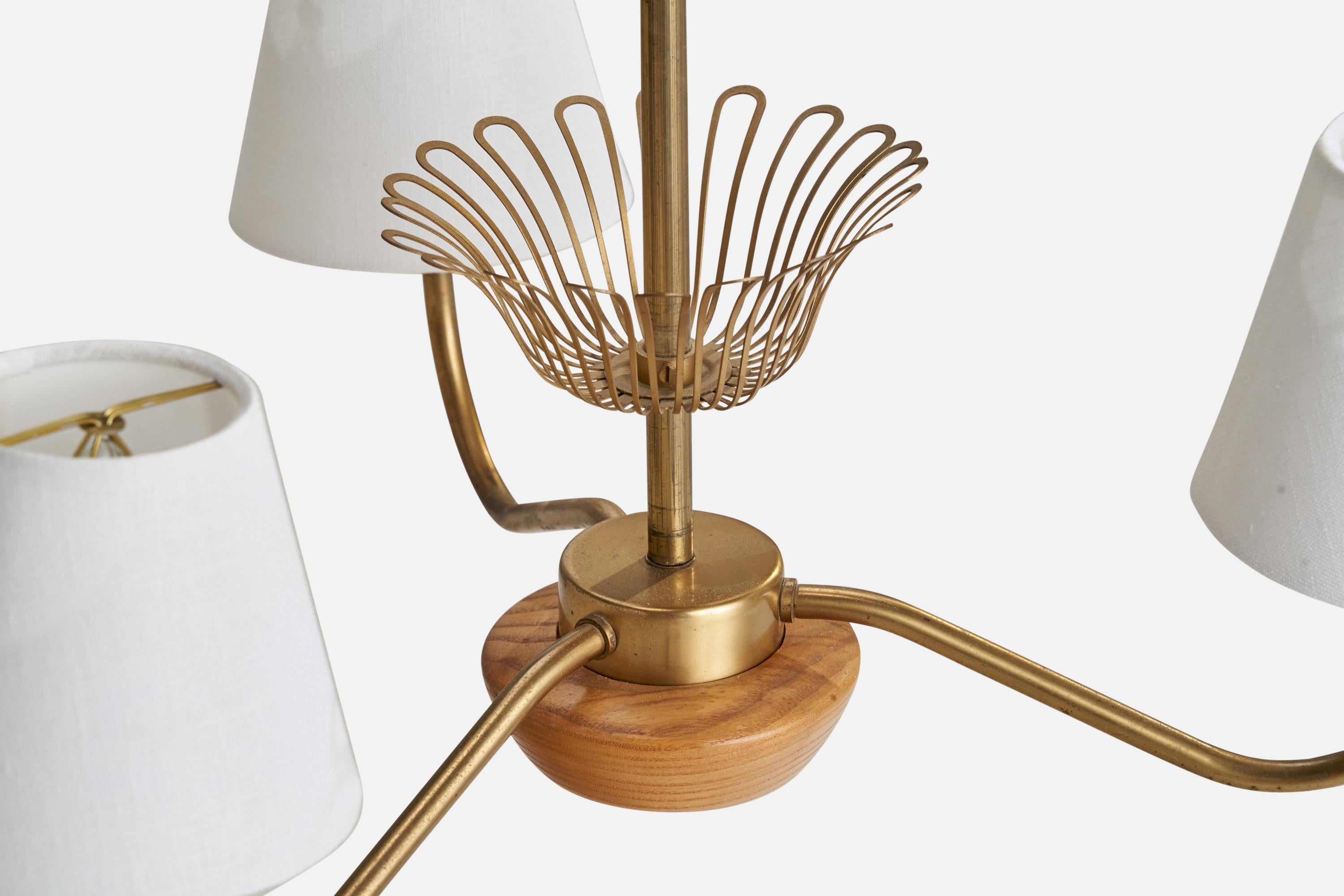 Schwedischer Designer, Kronleuchter, Messing, Ulme, Stoff, Schweden, 1940er Jahre im Angebot 1
