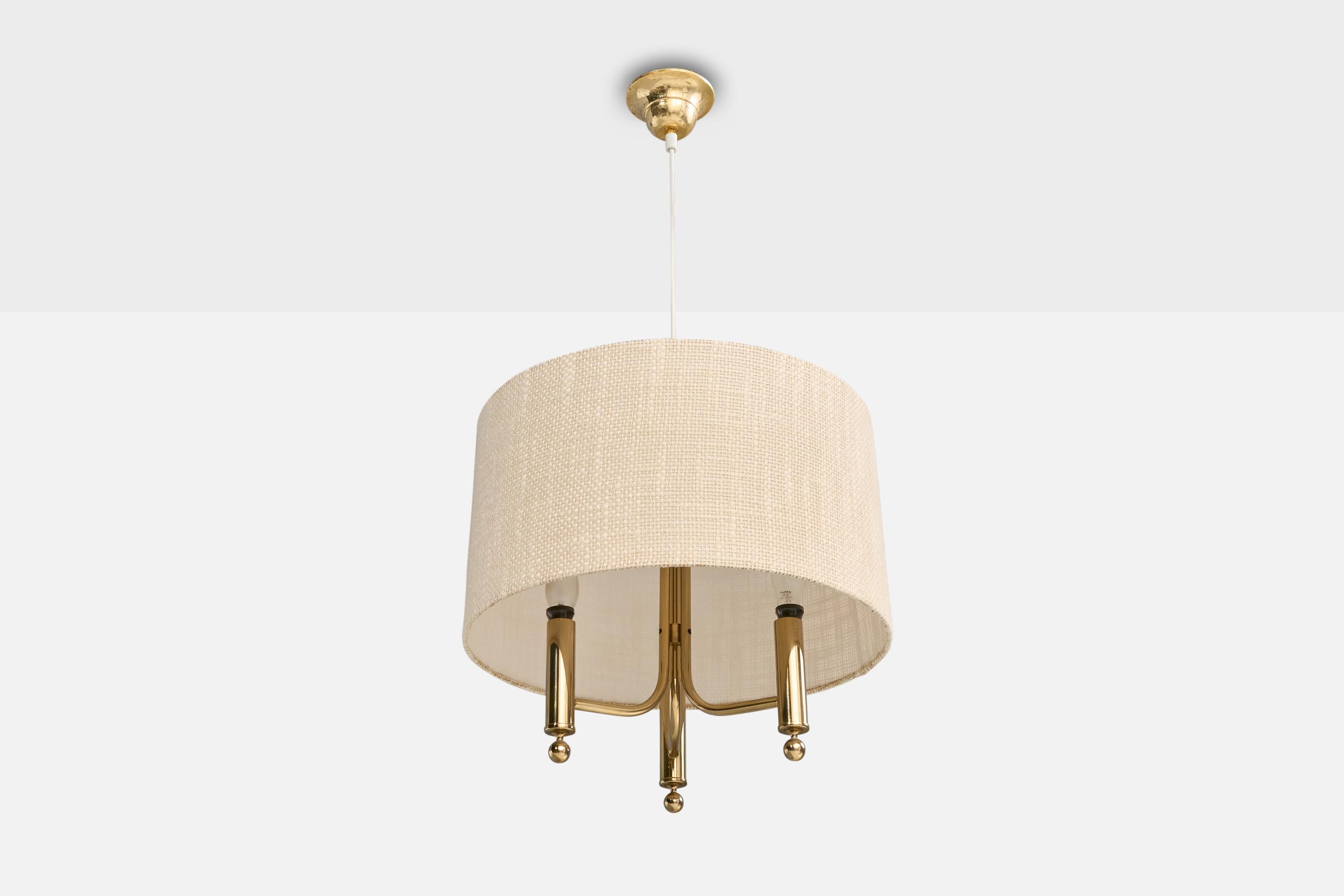 Lustre en laiton, tissu et acrylique conçu et produit en Suède, c.C. années 1970.

Dimensions globales (pouces) : 34