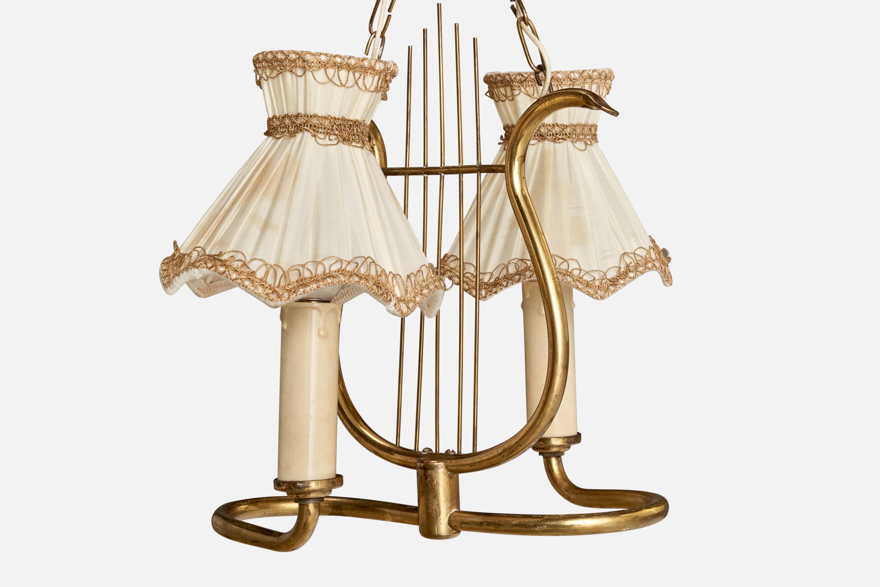 Suédois Designer suédois, lustre, laiton, tissu, bakélite, Suède, années 1940 en vente