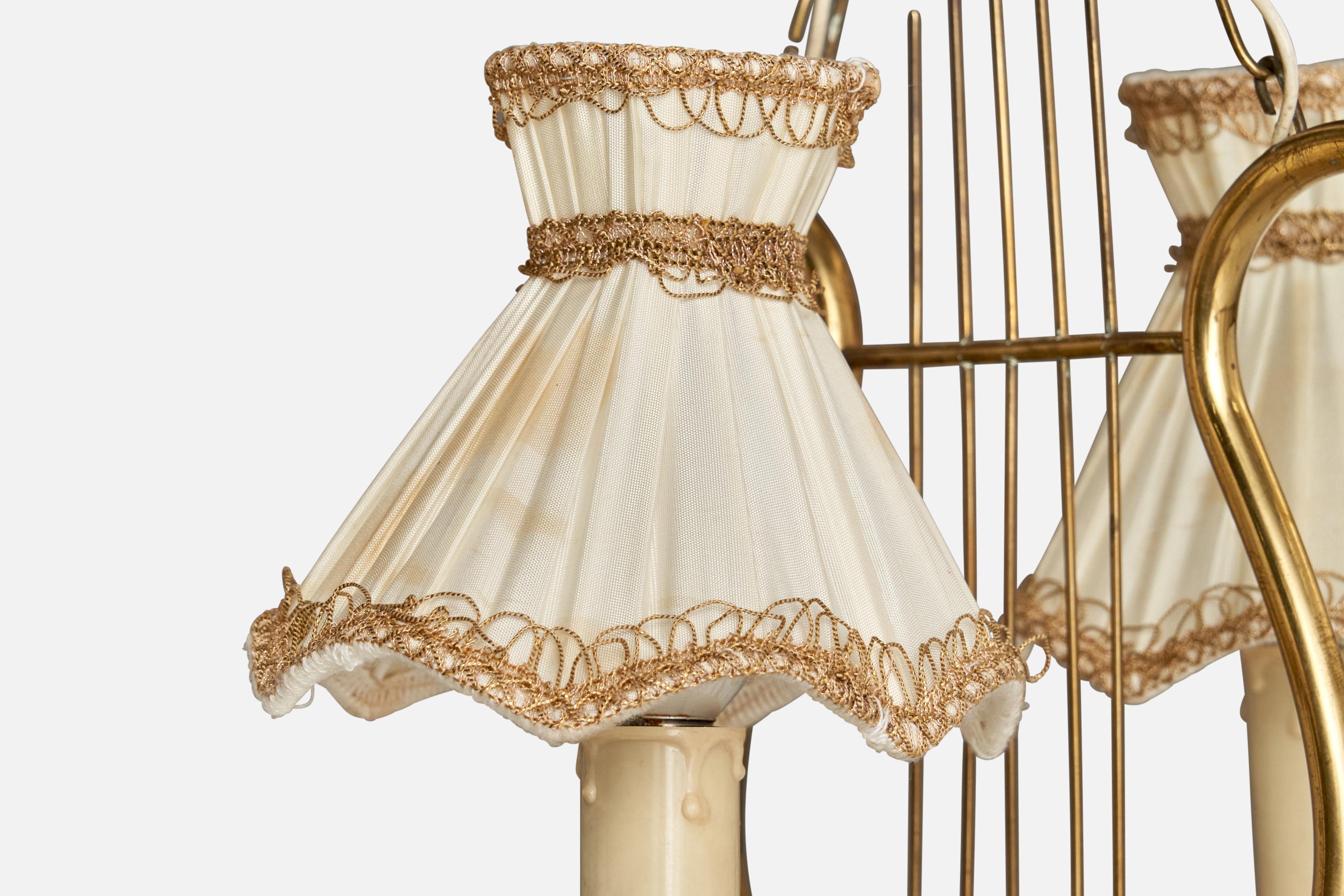 Milieu du XXe siècle Designer suédois, lustre, laiton, tissu, bakélite, Suède, années 1940 en vente