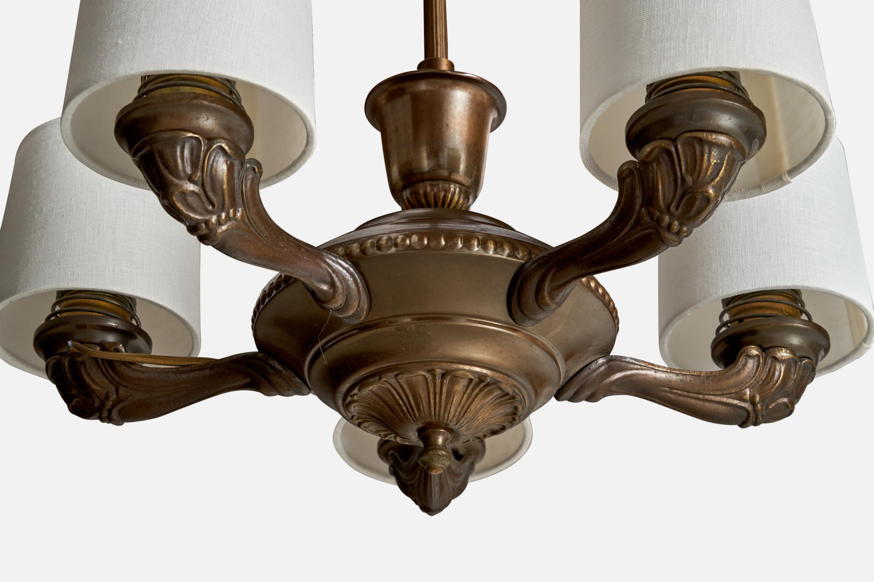 Metà XX secolo Lampadario di design svedese, ottone, tessuto, Svezia, anni '1930 in vendita