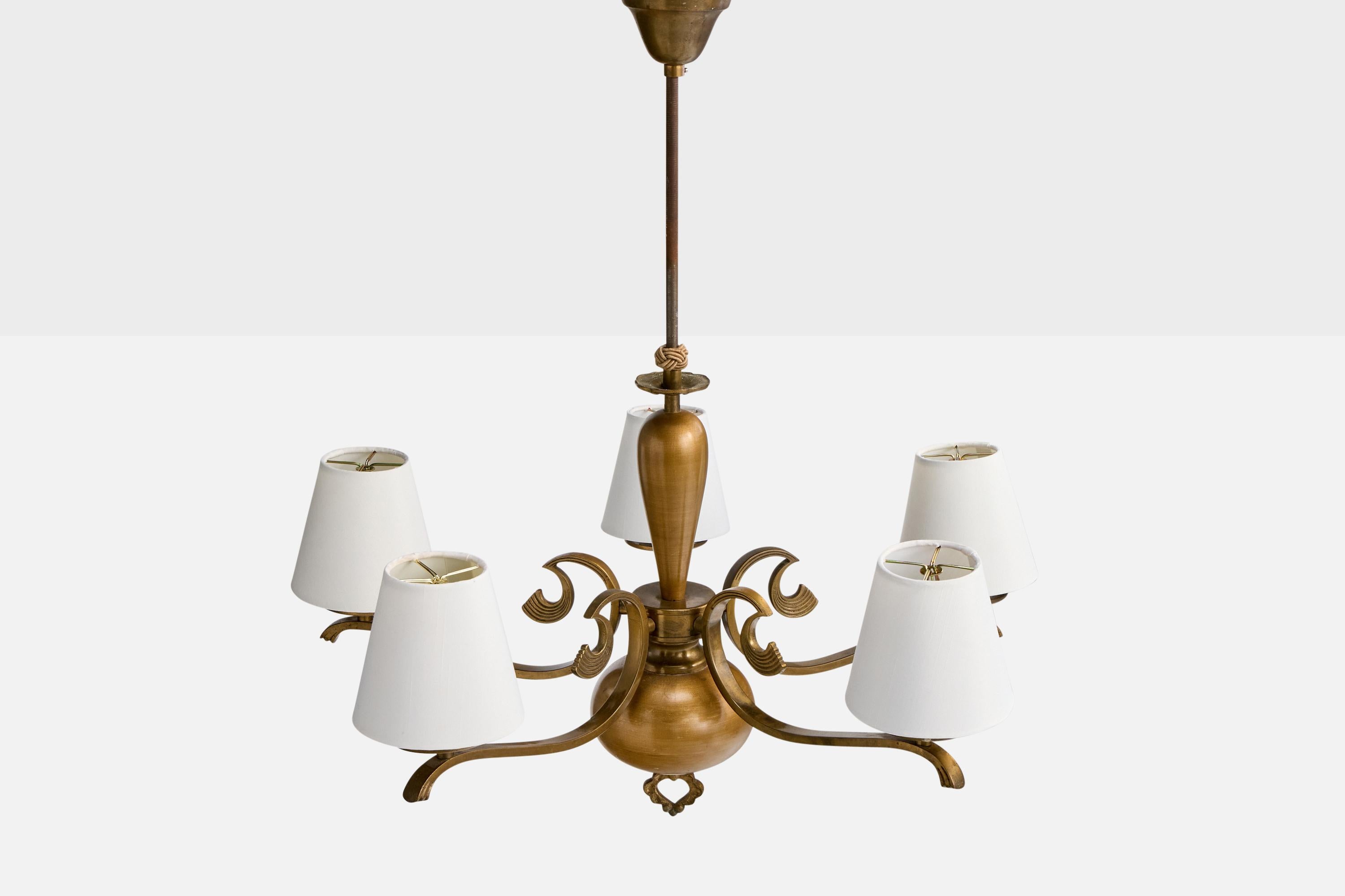 Metà XX secolo Lampadario di design svedese, ottone, tessuto, Svezia, anni '1930 in vendita