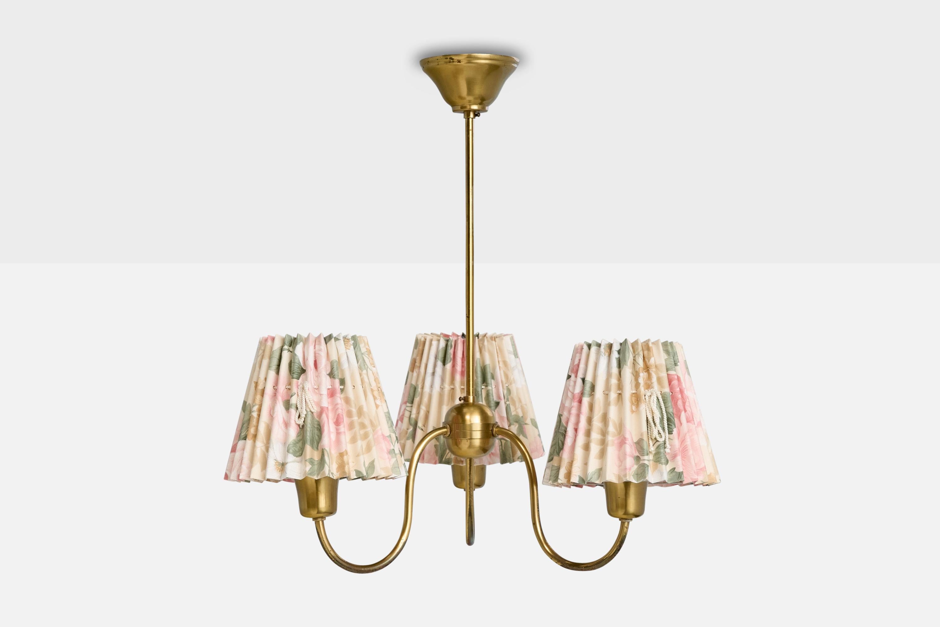 Scandinave moderne Lustre de créateur suédois, en laiton et tissu, Suède, années 1940 en vente