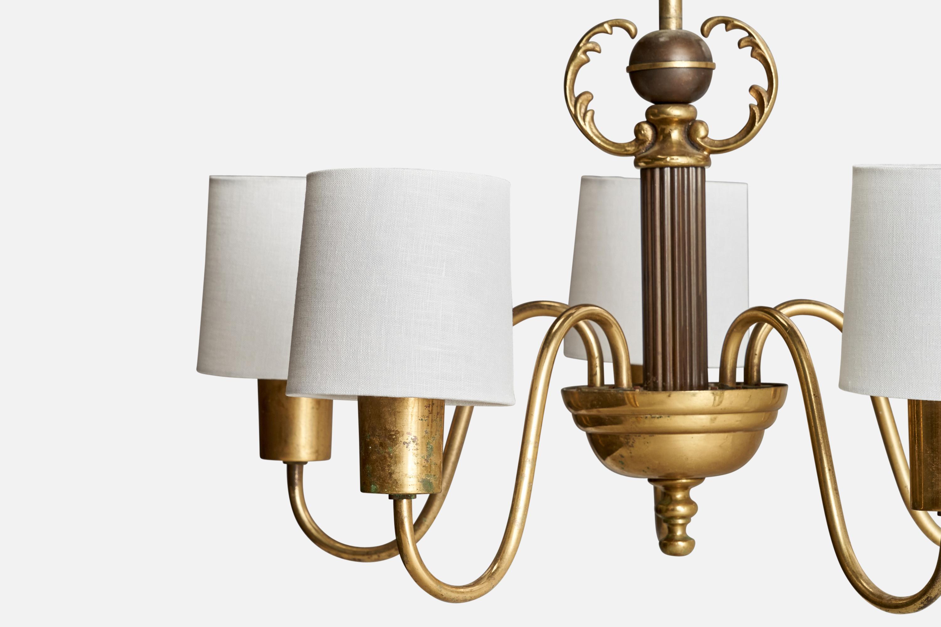 Lampadario di design svedese, ottone, tessuto, Svezia, anni '1940 In condizioni buone in vendita a High Point, NC