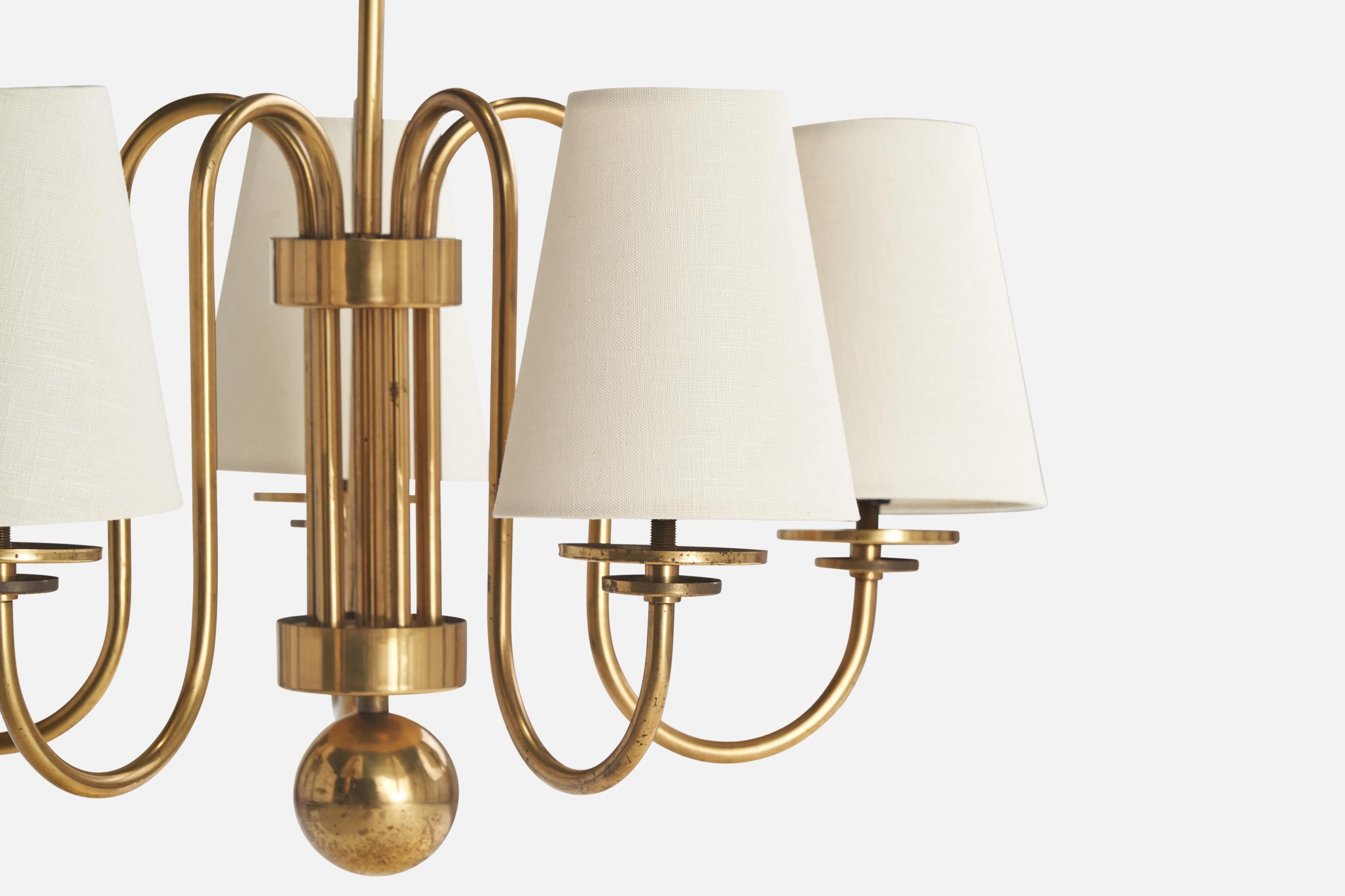 Metà XX secolo Lampadario di design svedese, ottone, tessuto, Svezia, anni '1940 in vendita