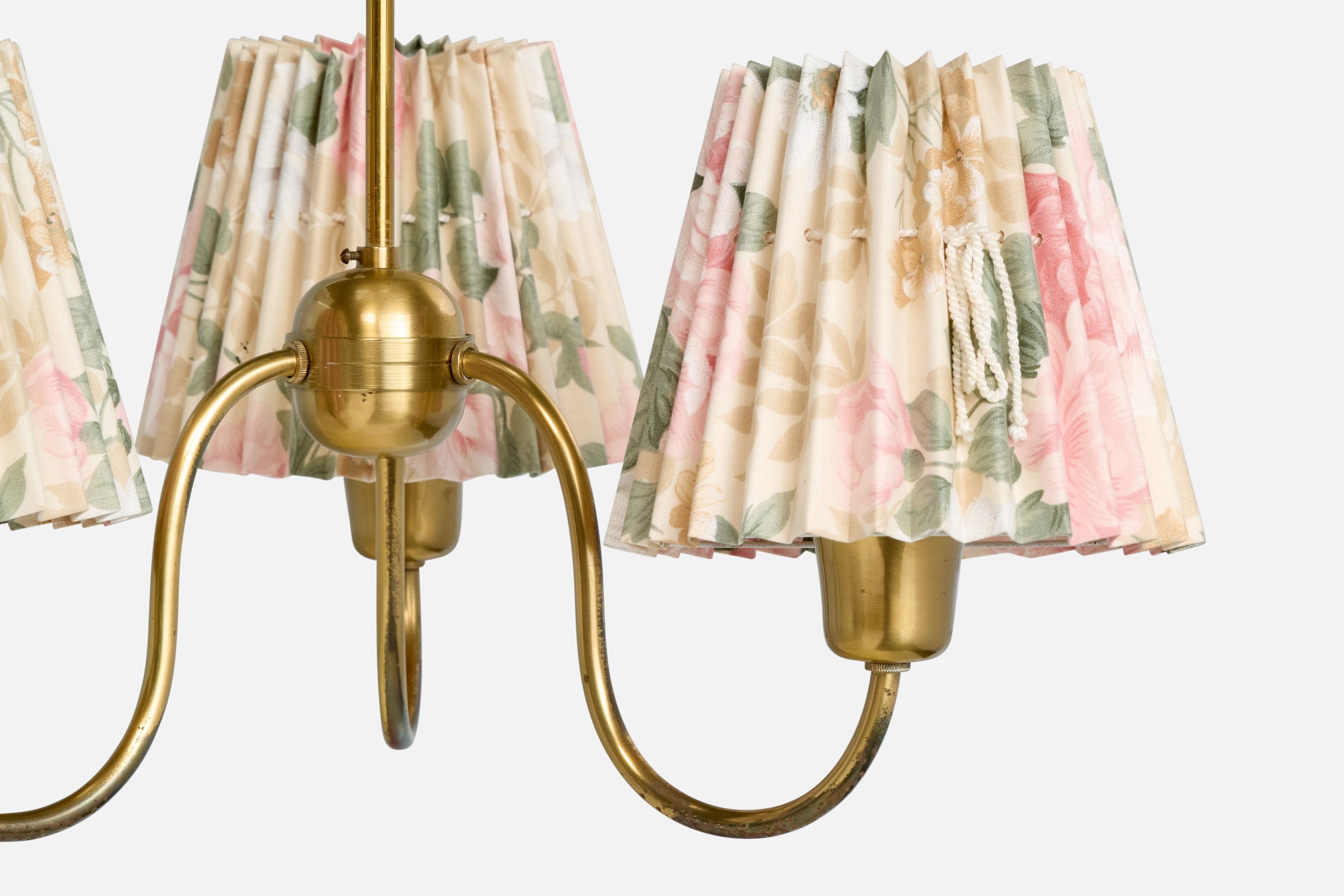 Milieu du XXe siècle Lustre de créateur suédois, en laiton et tissu, Suède, années 1940 en vente