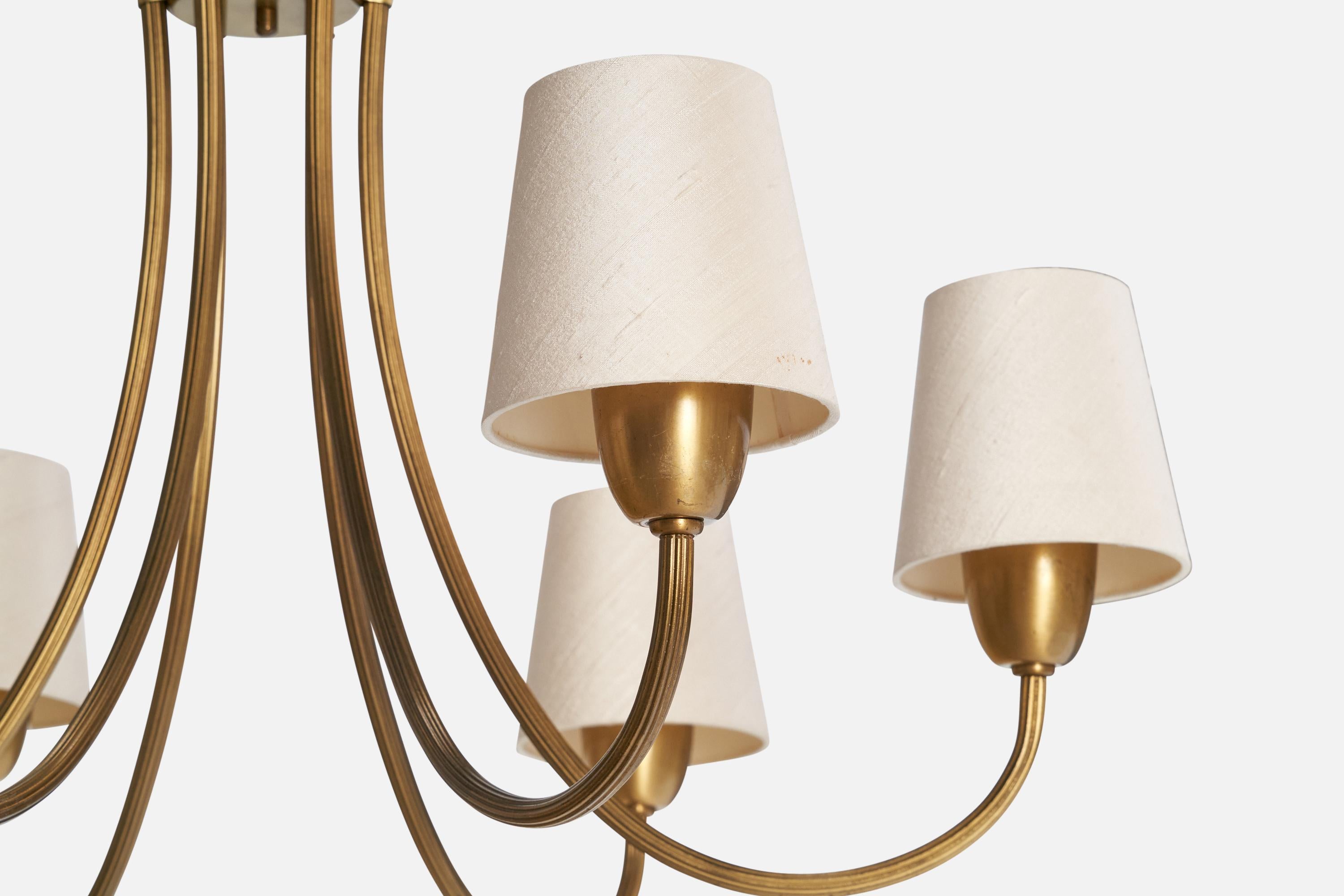 Ottone Lampadario di design svedese, ottone, tessuto, Svezia, anni '1940