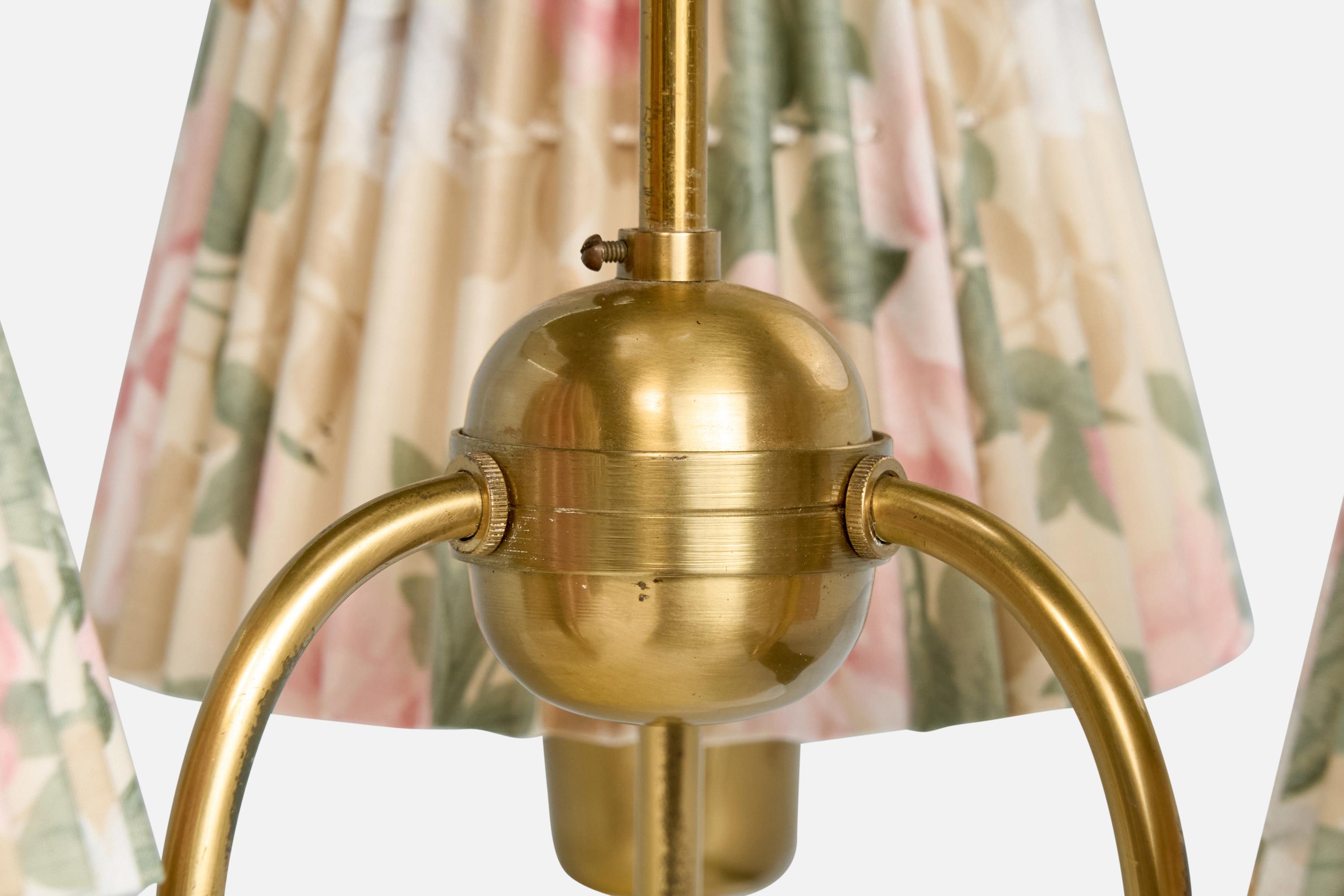 Lustre de créateur suédois, en laiton et tissu, Suède, années 1940 en vente 1