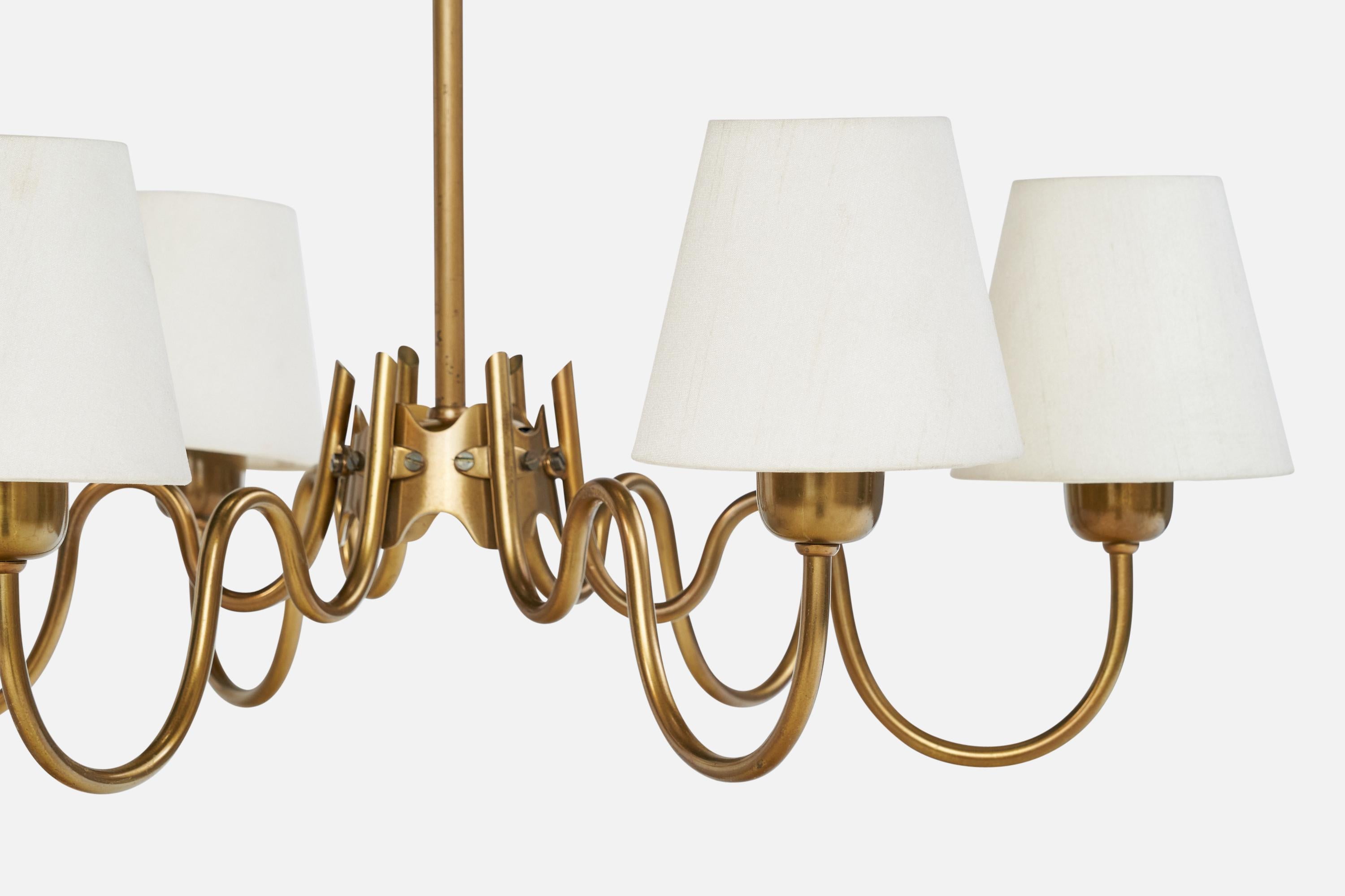 Metà XX secolo Lampadario di design svedese, ottone, tessuto, Svezia, anni '1950 in vendita