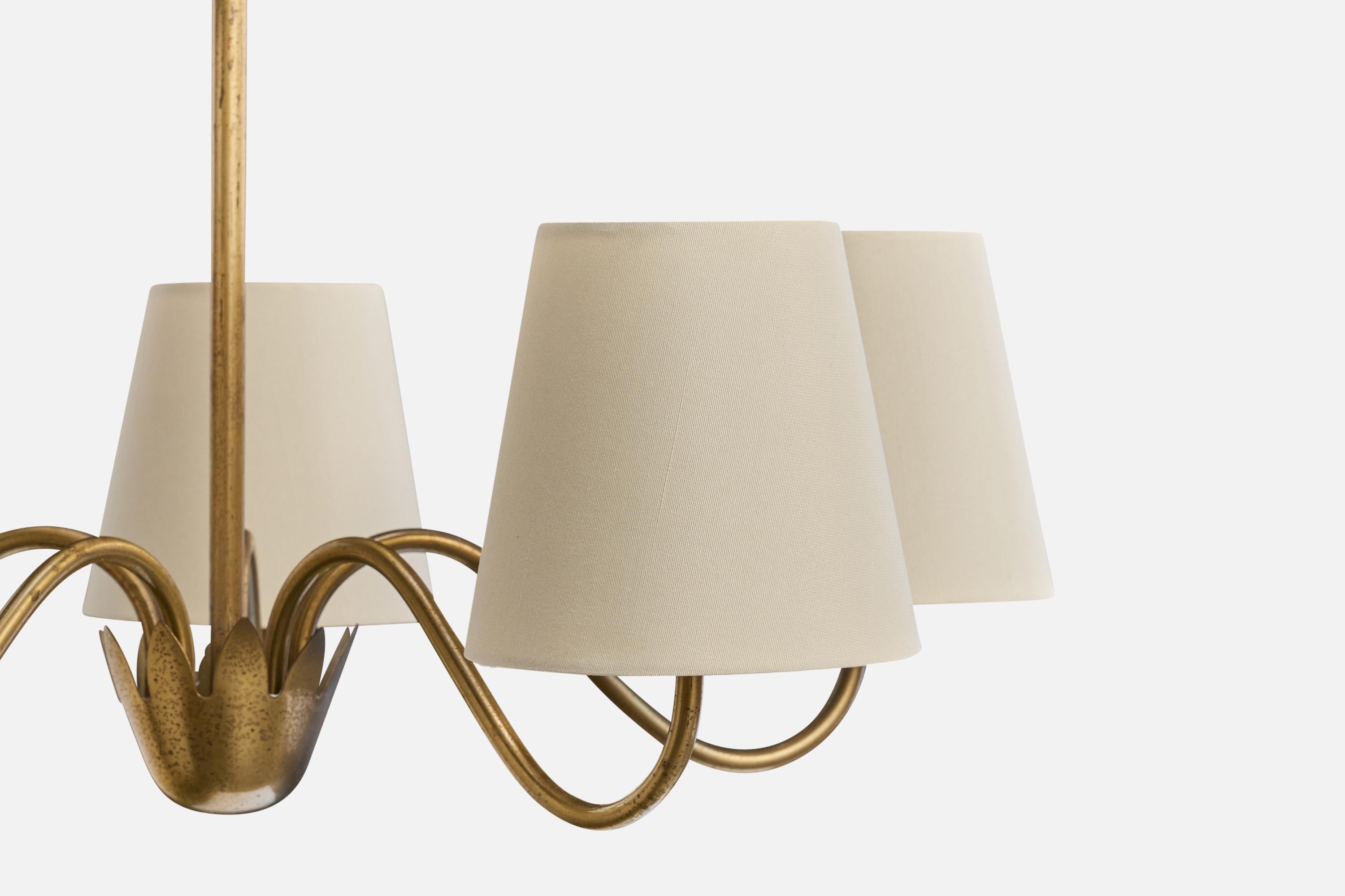 Metà XX secolo Lampadario di design svedese, ottone, tessuto, Svezia, anni '1950 in vendita