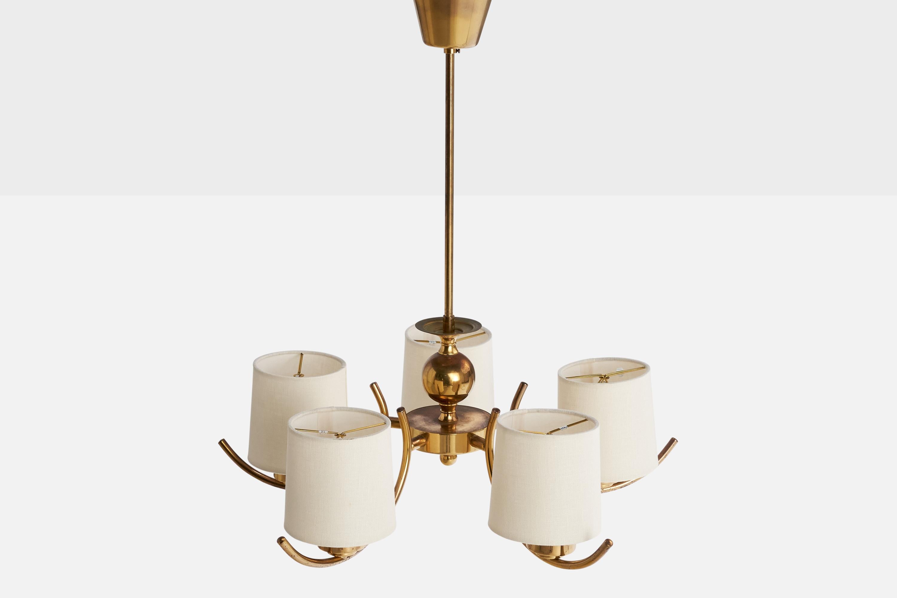 Svedese Lampadario di design svedese, ottone, tessuto, Svezia, anni '1960 in vendita