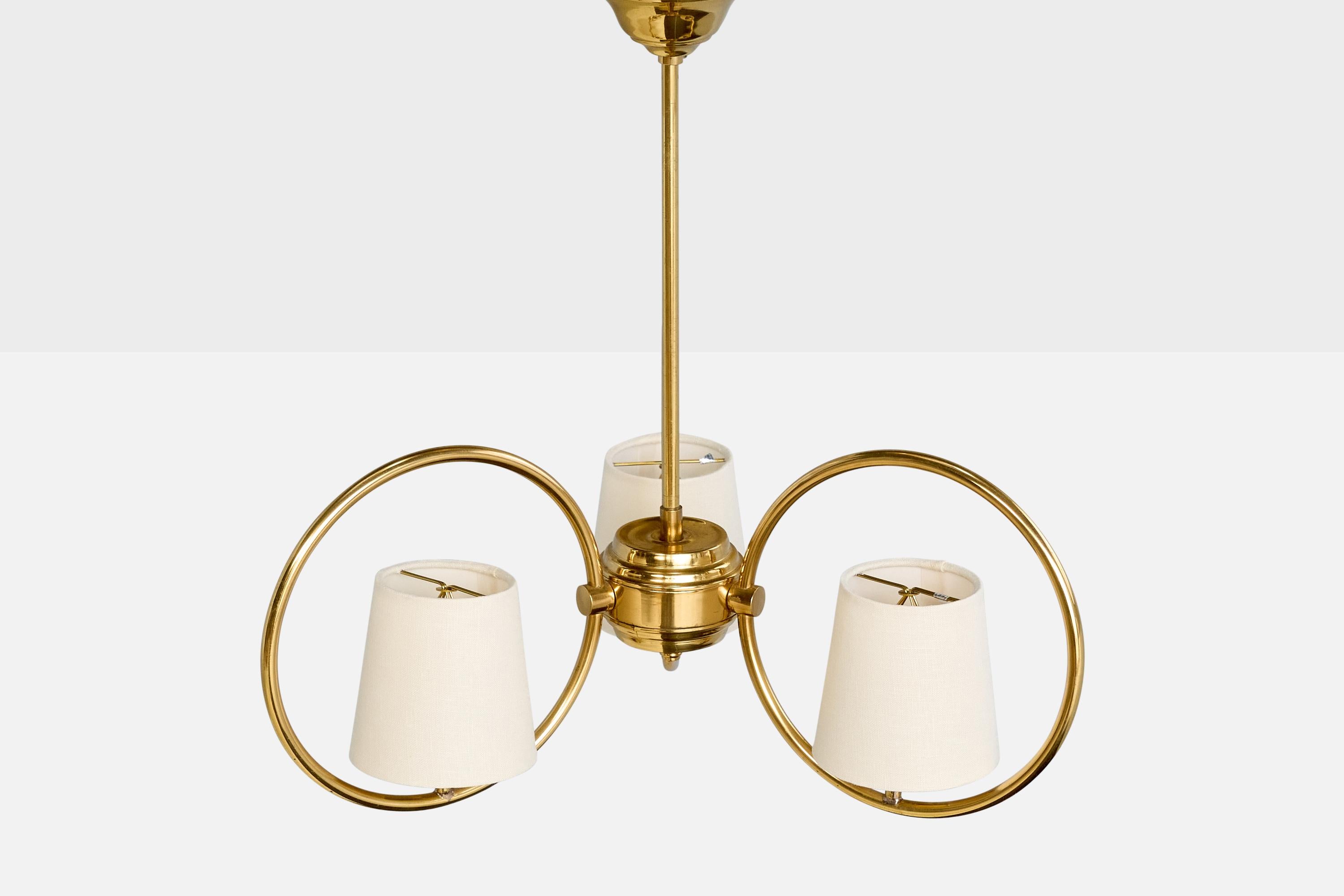 Lampadario di design svedese, ottone, tessuto, Svezia, anni '1960 In condizioni buone in vendita a High Point, NC