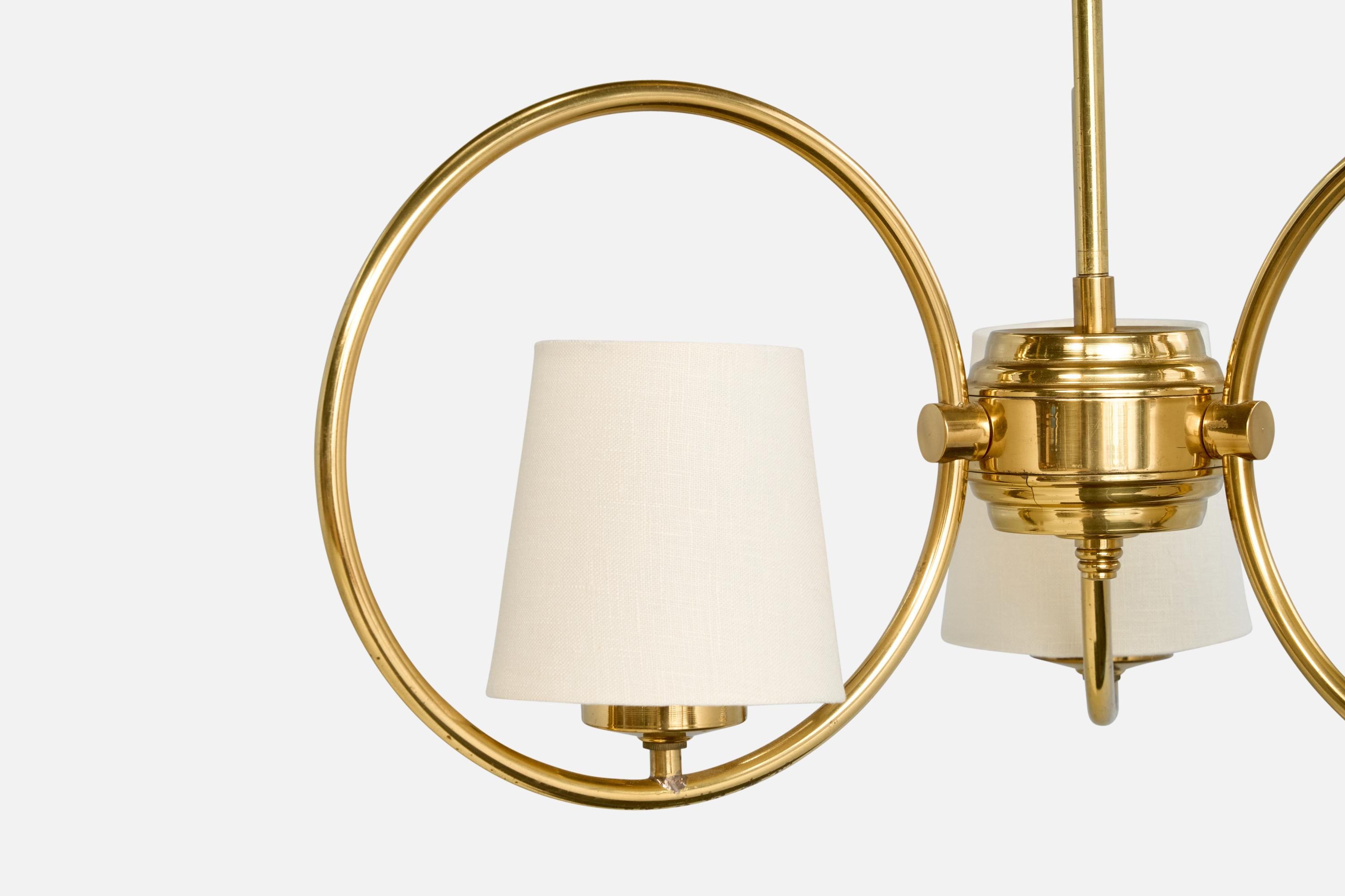 Ottone Lampadario di design svedese, ottone, tessuto, Svezia, anni '1960 in vendita