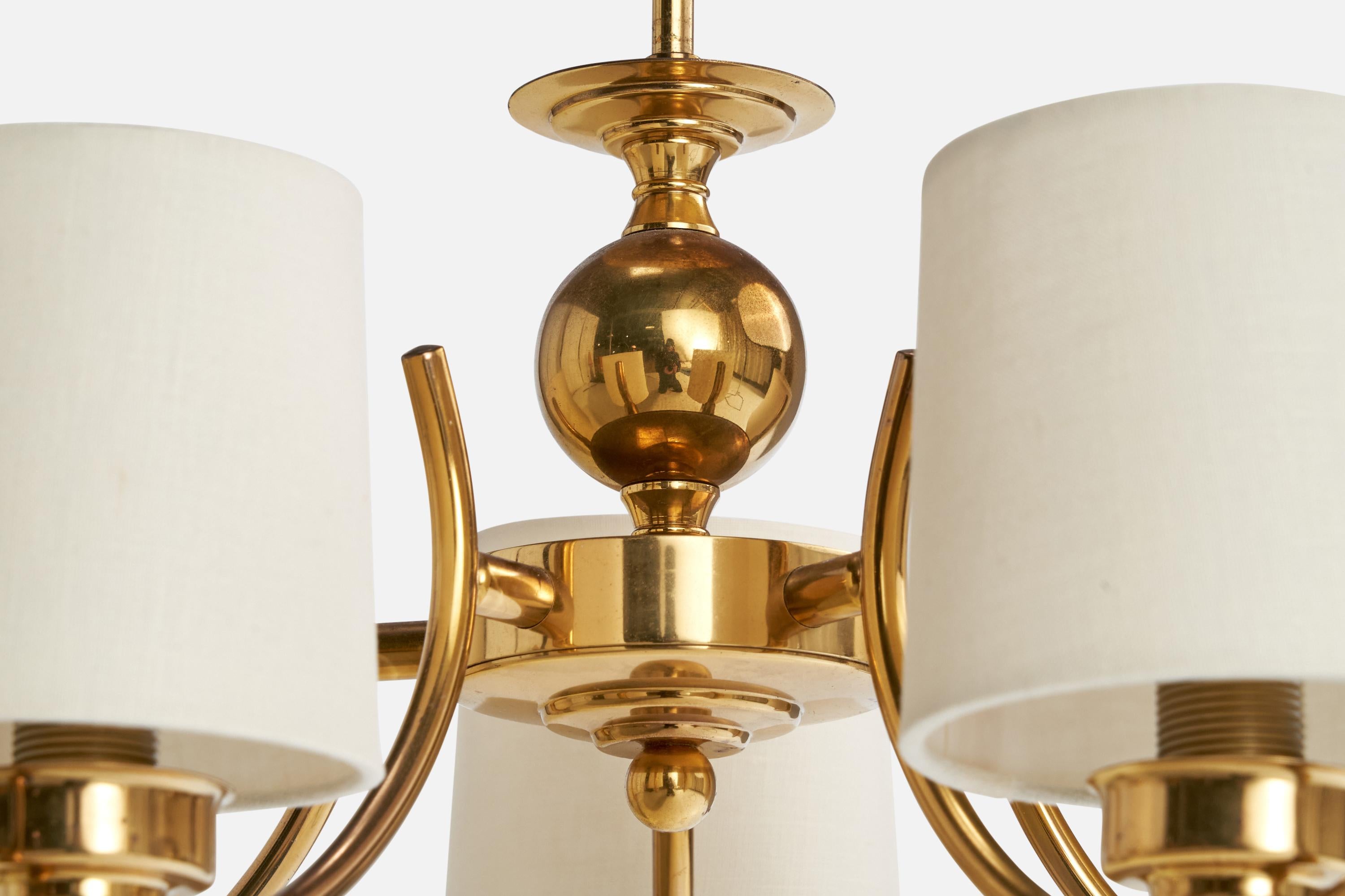 Ottone Lampadario di design svedese, ottone, tessuto, Svezia, anni '1960 in vendita