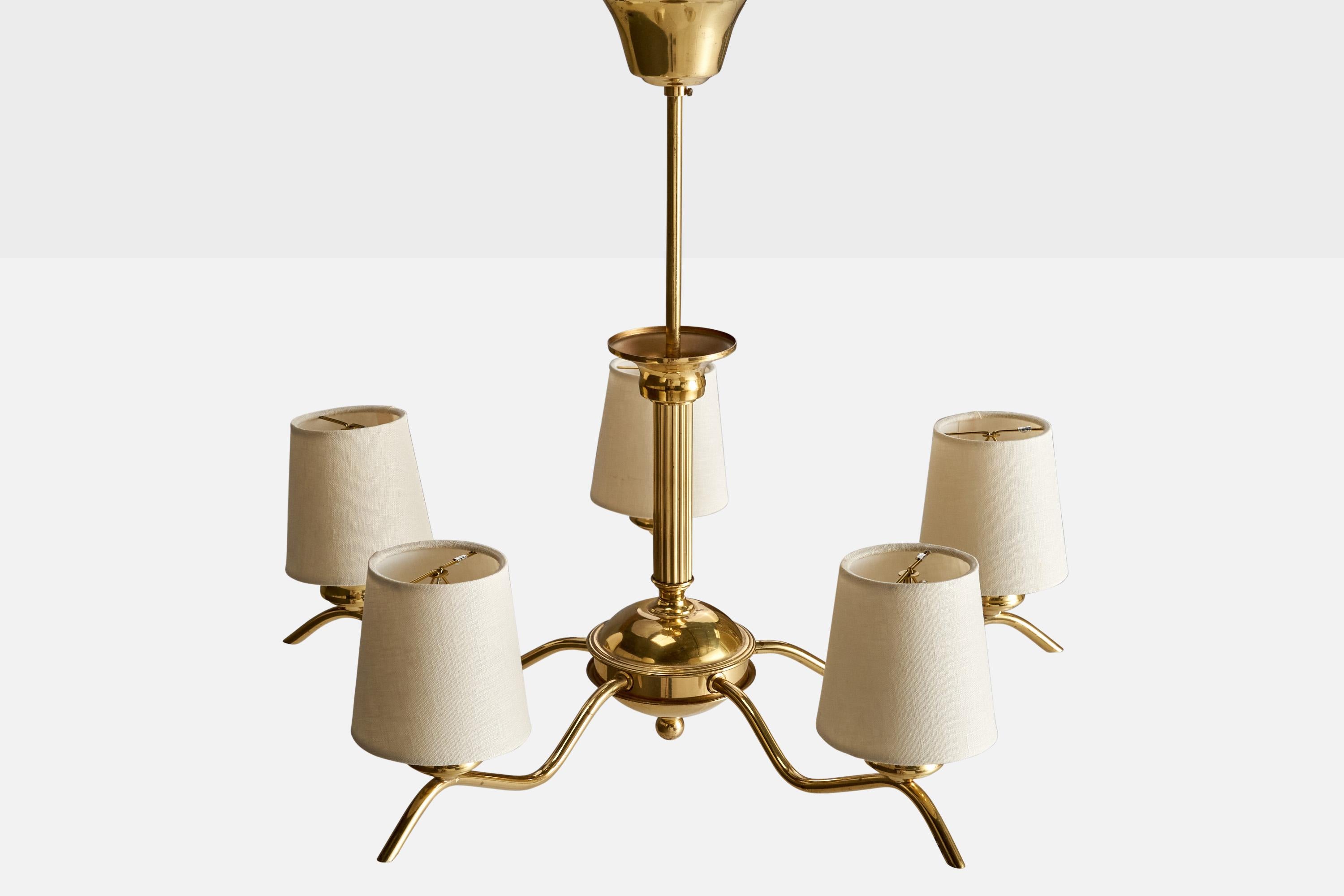Lampadario di design svedese, ottone, tessuto, Svezia, anni '1970 In condizioni buone in vendita a High Point, NC