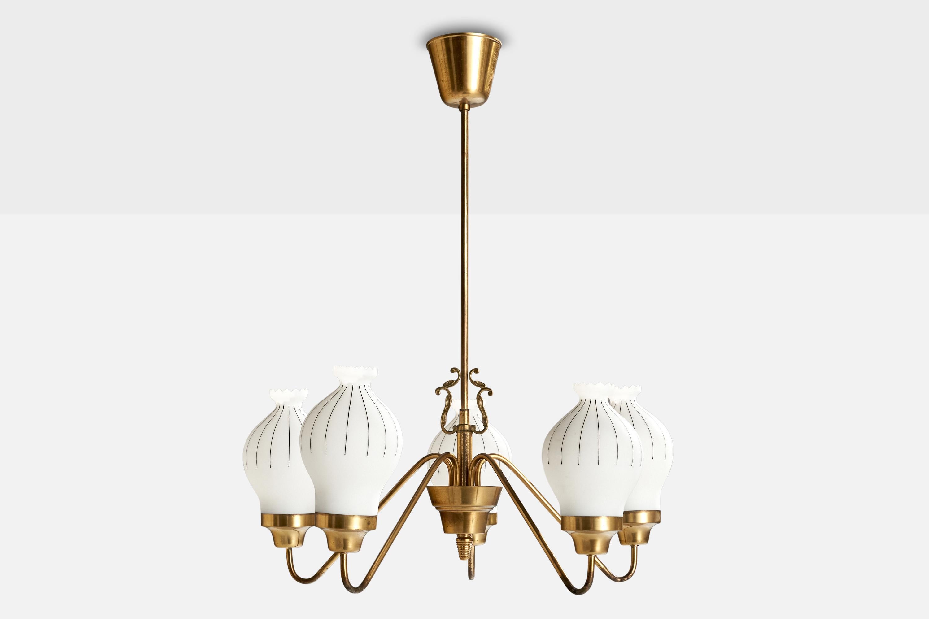 Scandinave moderne Designer suédois, lustre, laiton, verre, Suède, années 1940 en vente