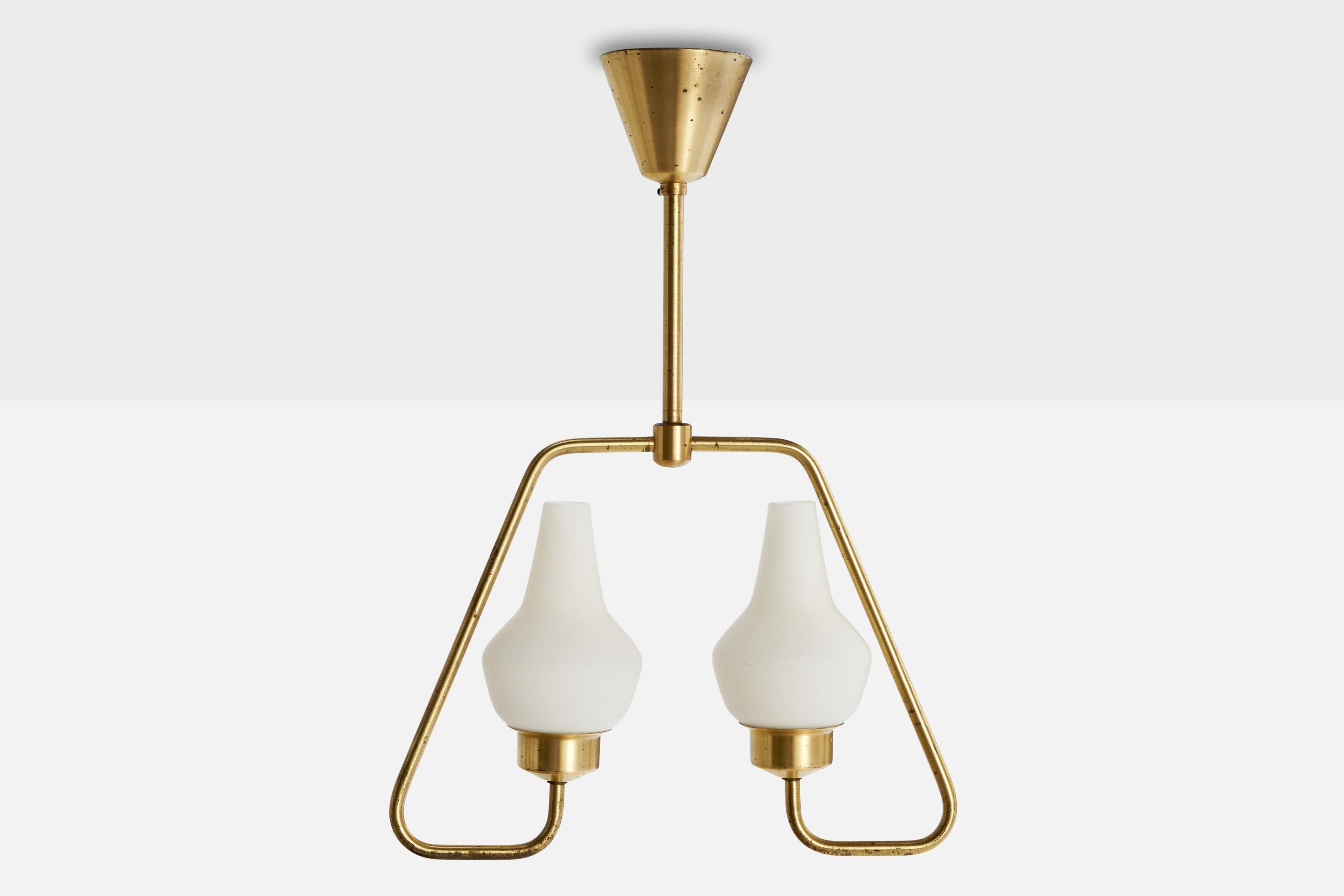 Scandinave moderne Designer suédois, lustre, laiton, verre, Suède, années 1940 en vente