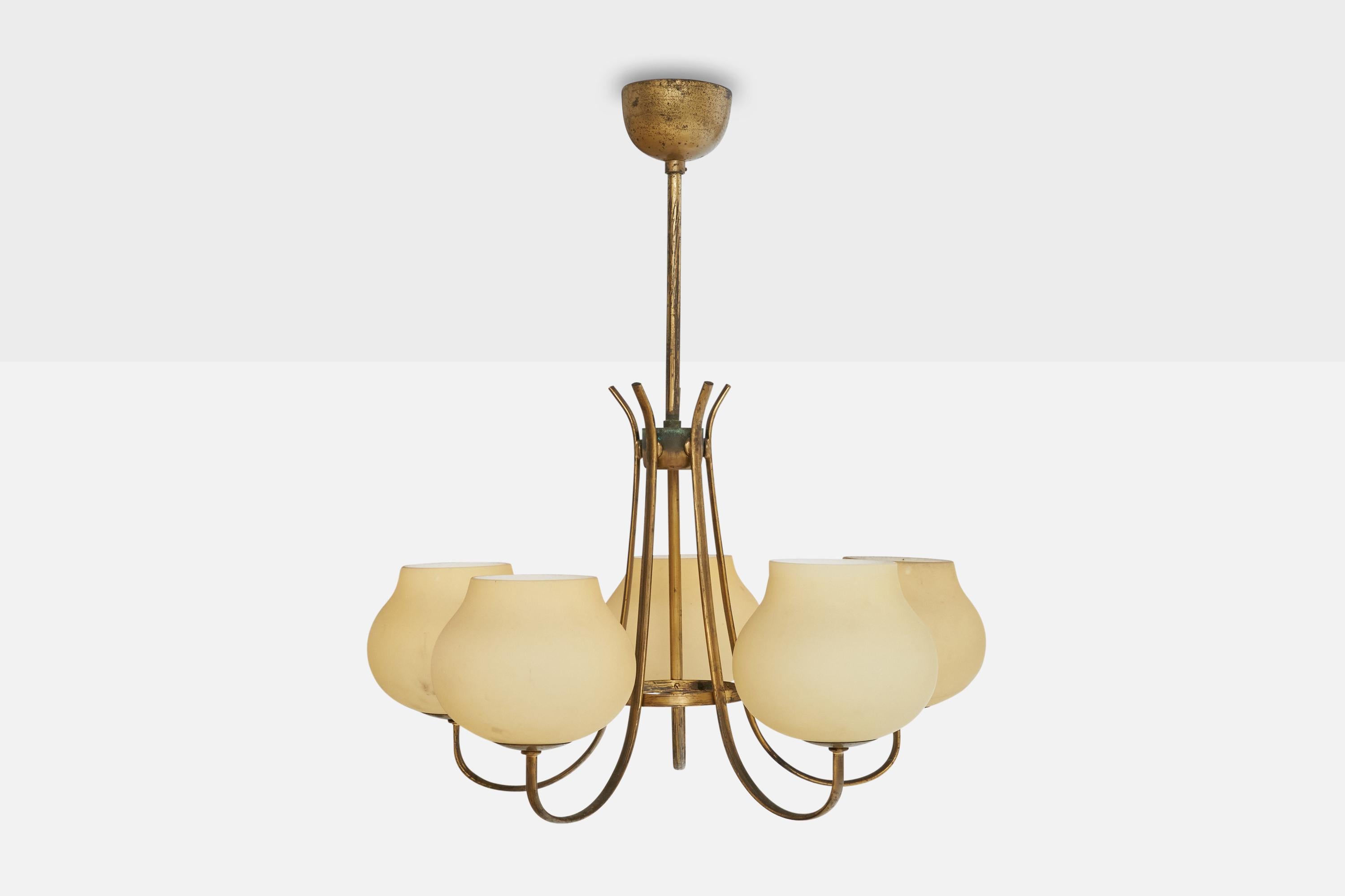 Scandinave moderne Designer suédois, lustre, laiton, verre, Suède, années 1940 en vente