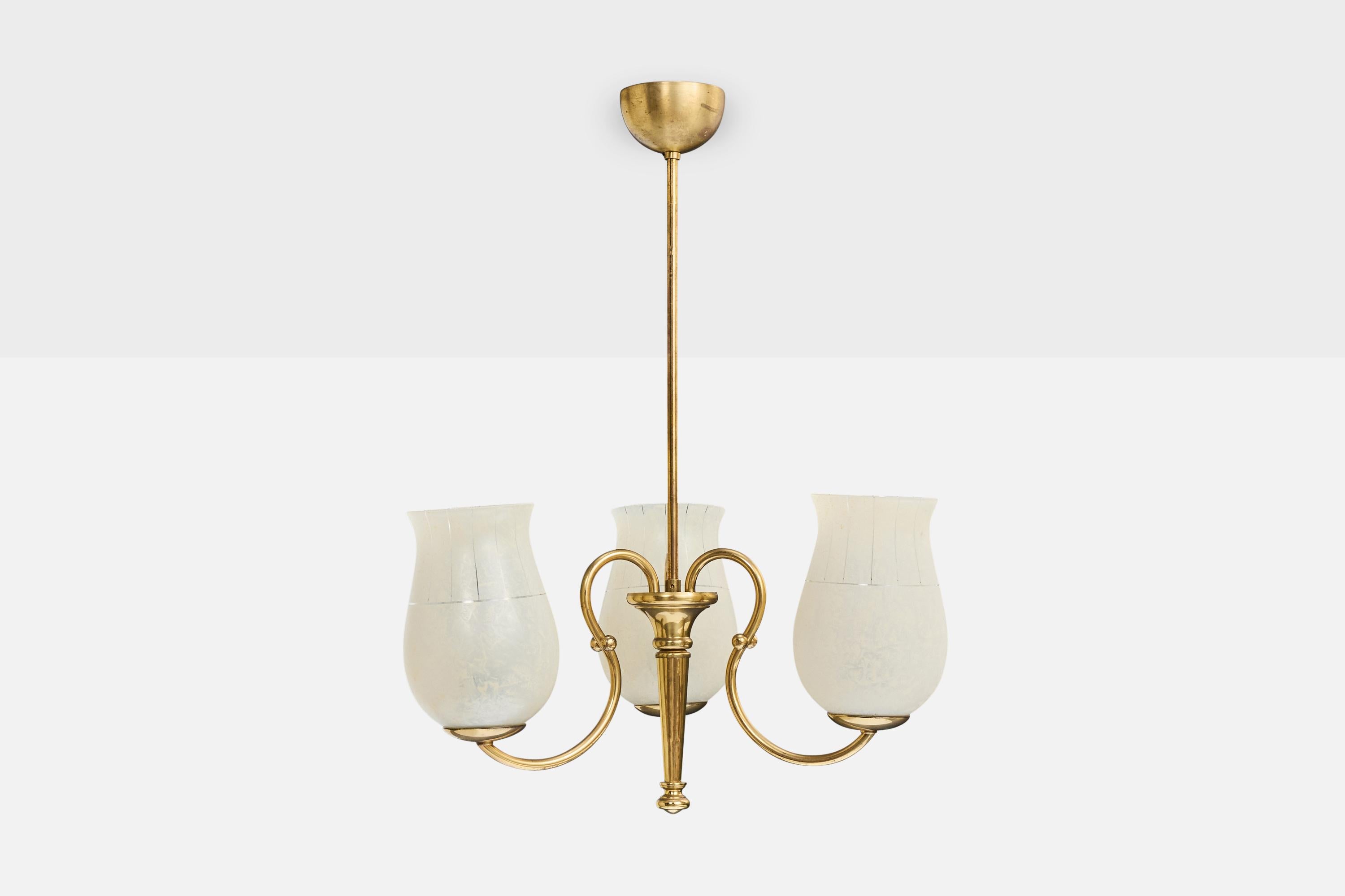 Scandinavo moderno Lampadario di design svedese, ottone, vetro, Svezia, anni '1940 in vendita