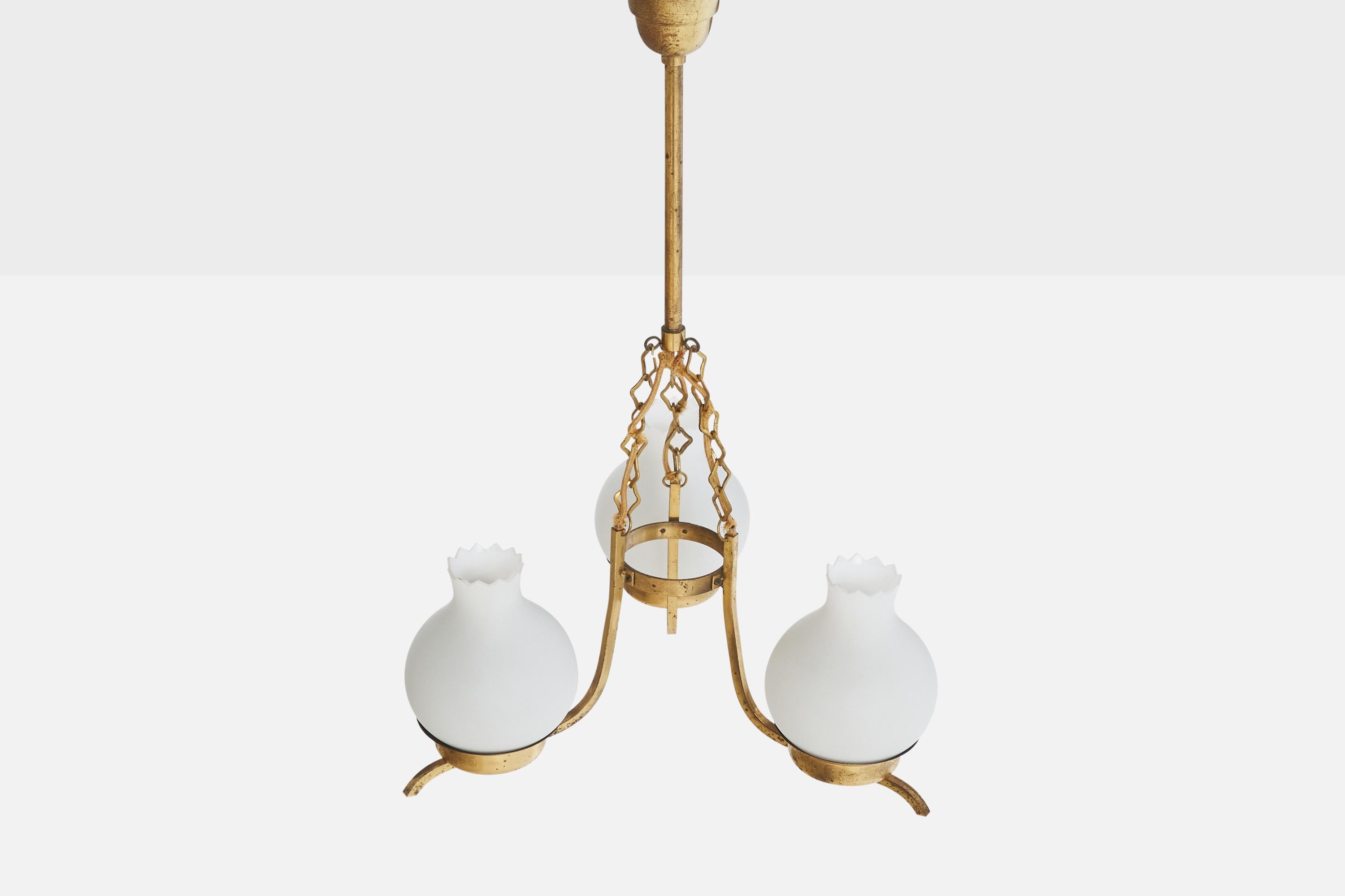 Schwedischer Designer, Kronleuchter, Messing, Glas, Schweden, 1940er Jahre im Zustand „Gut“ im Angebot in High Point, NC
