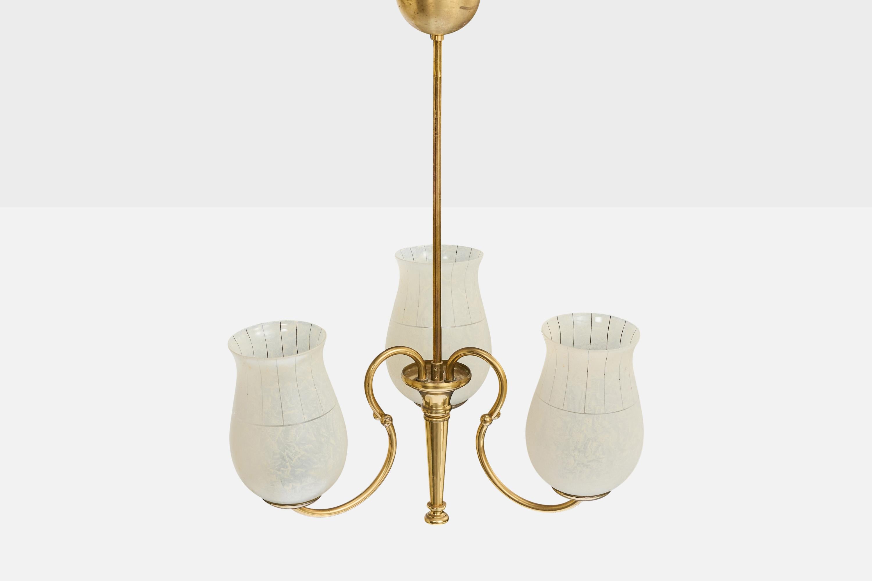 Svedese Lampadario di design svedese, ottone, vetro, Svezia, anni '1940 in vendita