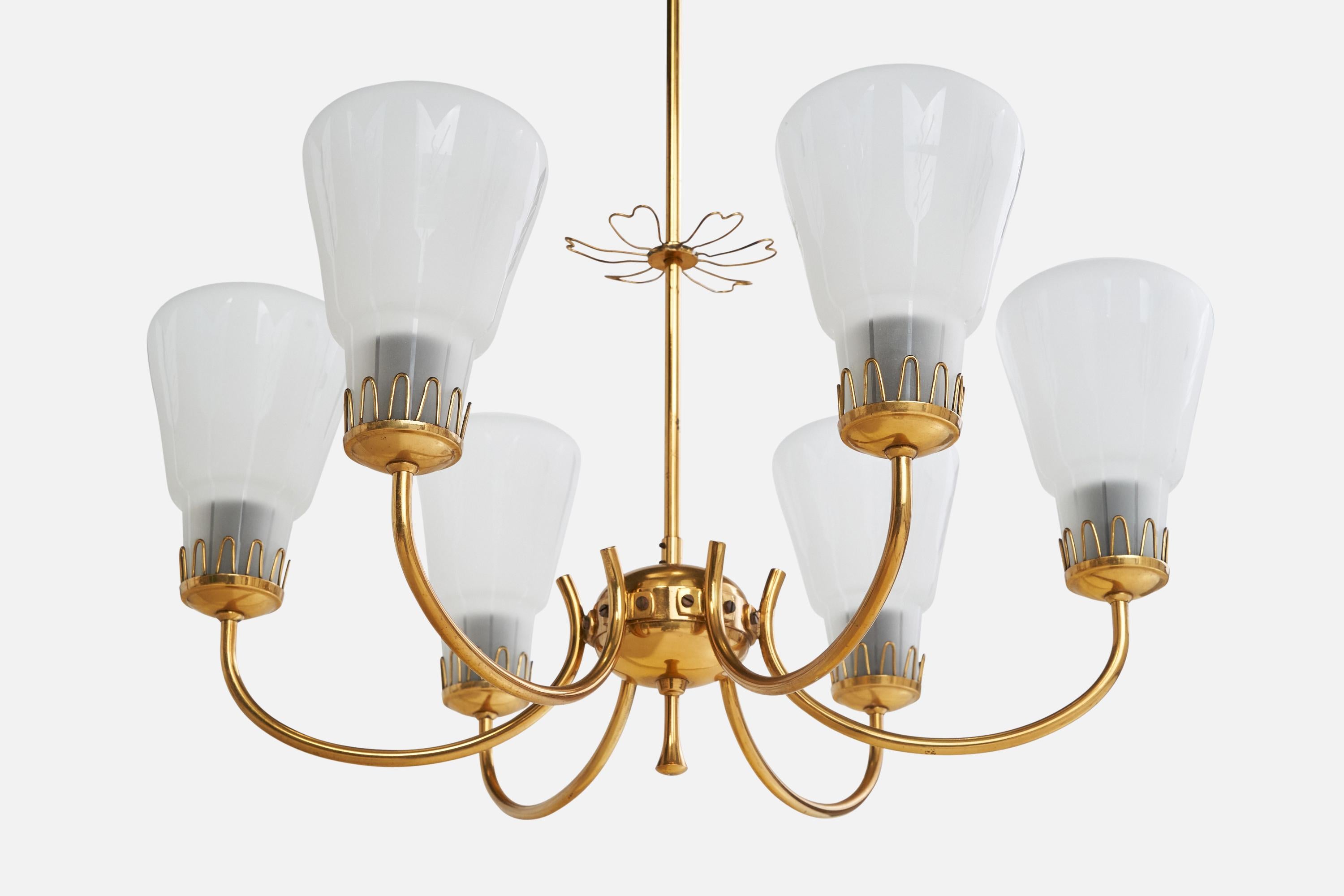 Designer suédois, lustre, laiton, verre, Suède, années 1940 Bon état - En vente à High Point, NC